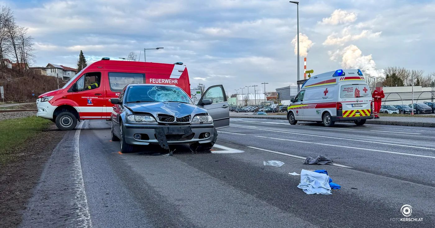 Der 17-Jährige wurde vom Auto erfasst und mitgeschleift.