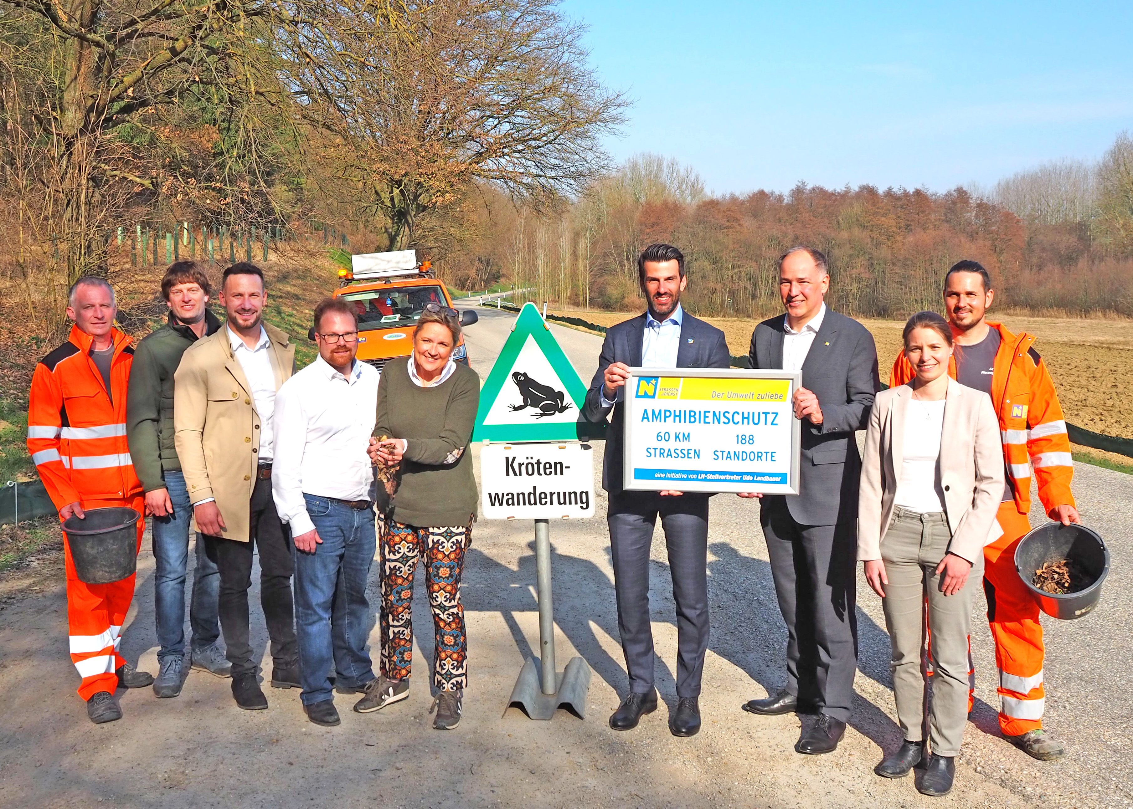 Über 60 Kilometer sollen Schutzzäune Frösche auf ihren Wanderungen sicherhalten. 