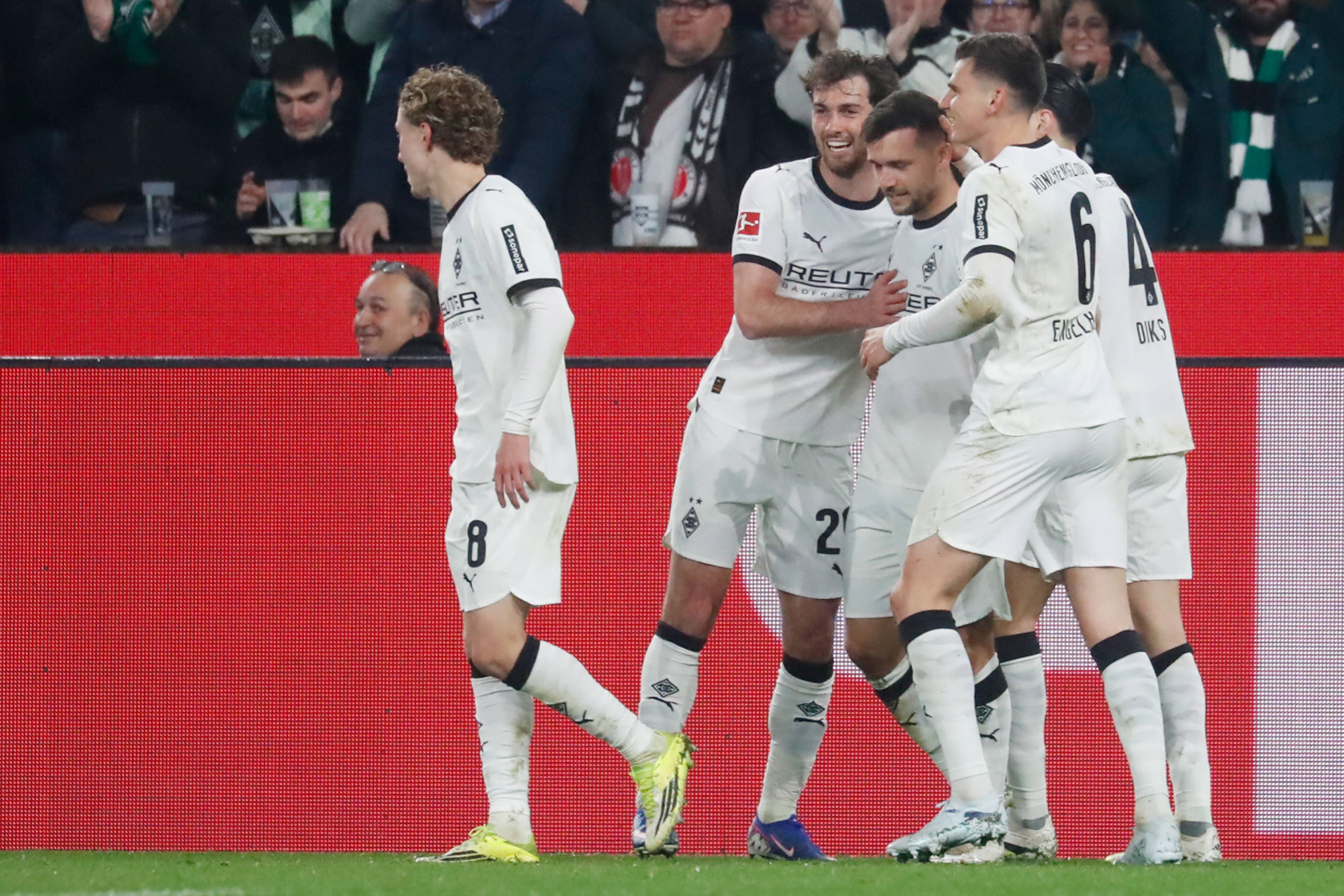 Kevin Stöger jubelt im Dress von Borussia Mönchengladbach. 