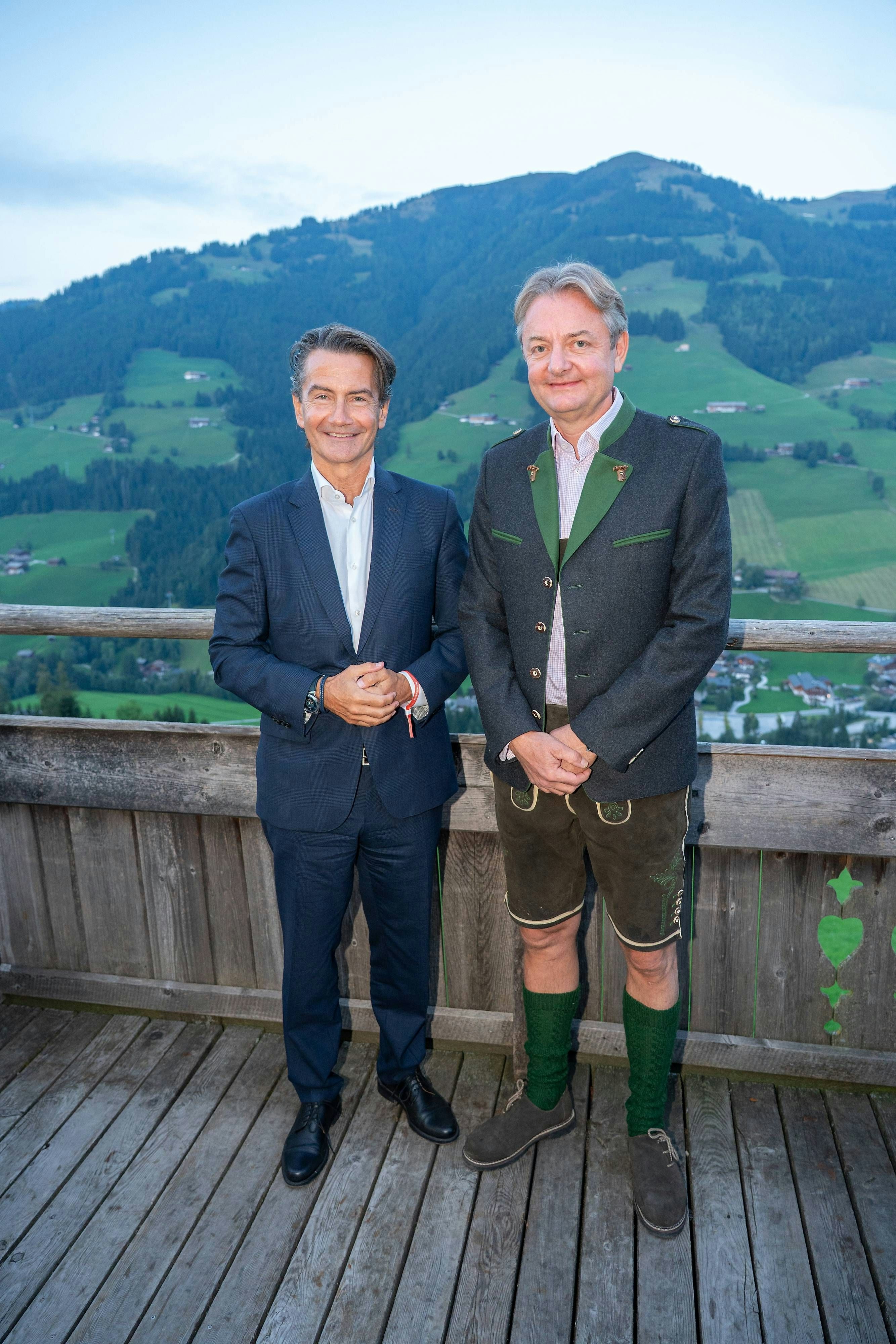 Mit Gerald Gerstbauer in Alpbach: Was genau war hier die aktuelle Kleidervorschrift?