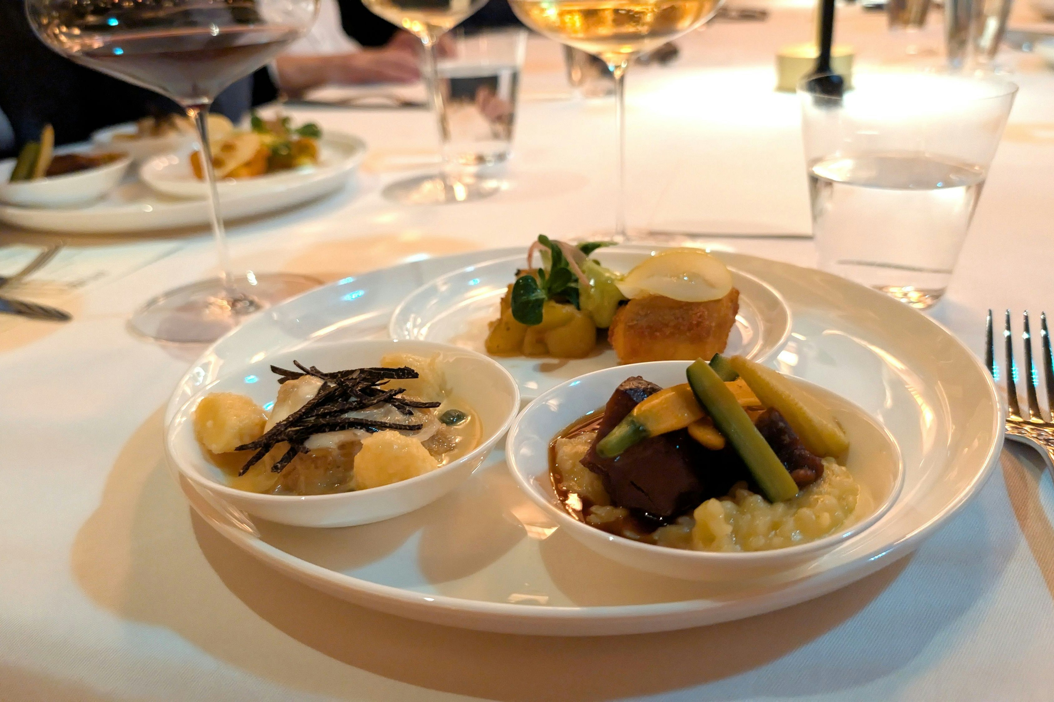 Heilbutt Cordon Bleu &amp; Kaninchen-Ragout &amp; Kalbsbackerl