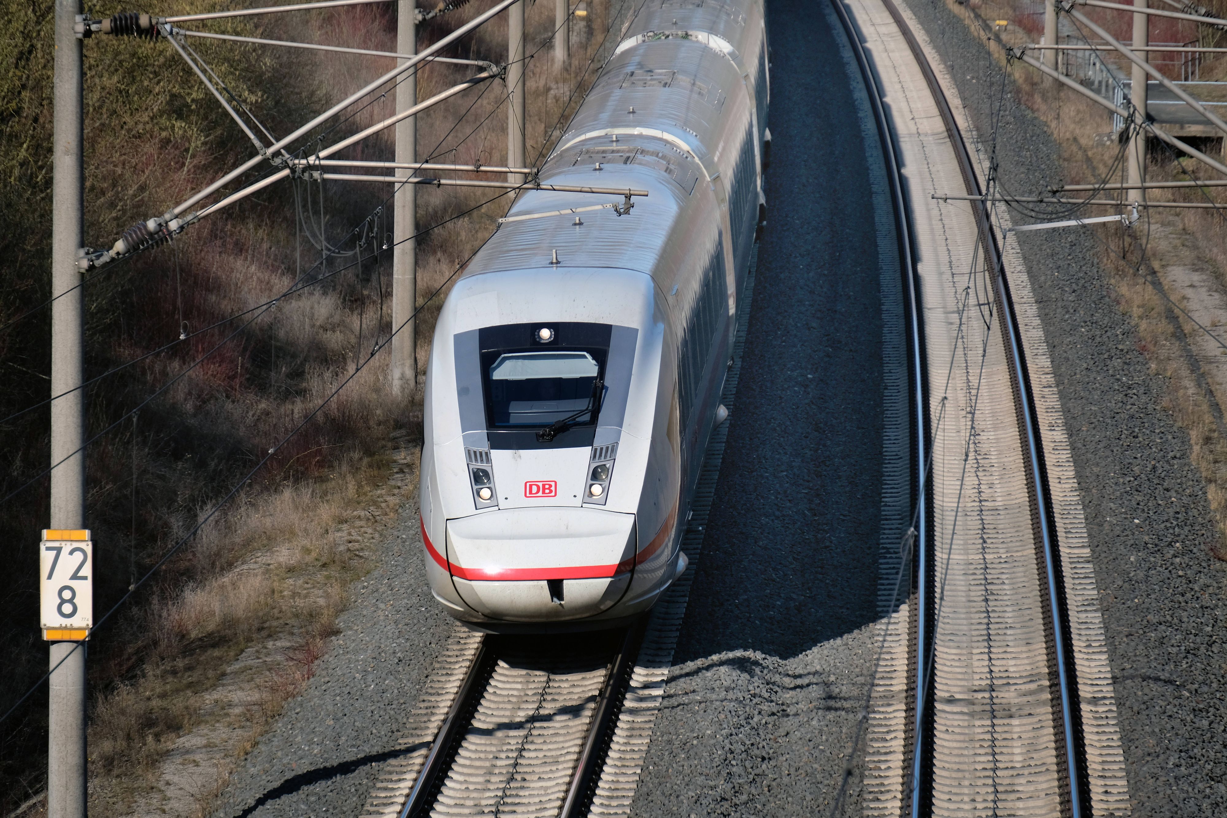 Der Zug musste evakuiert werden. (Symbolbild)