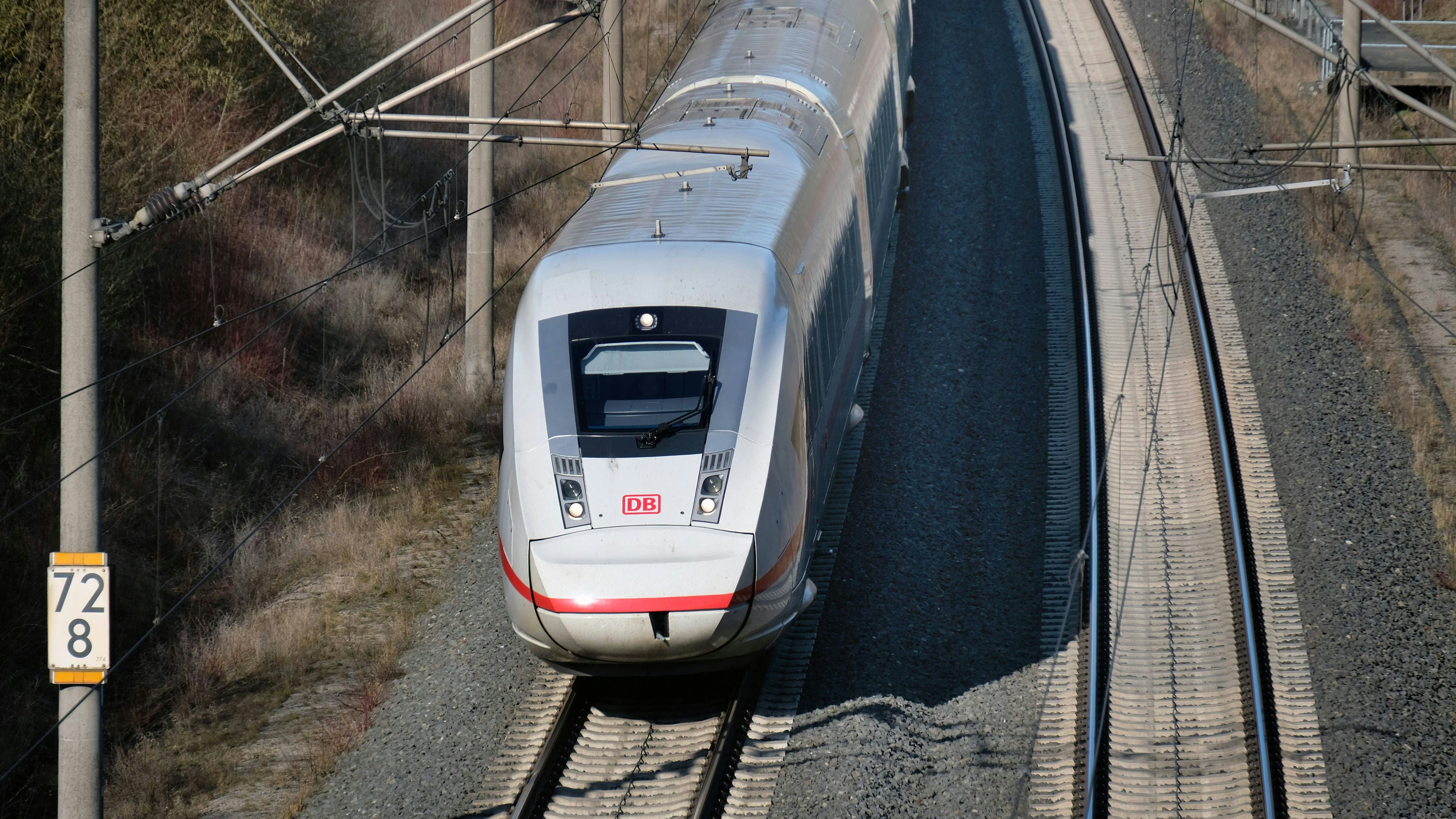 Der Zug musste evakuiert werden. (Symbolbild)