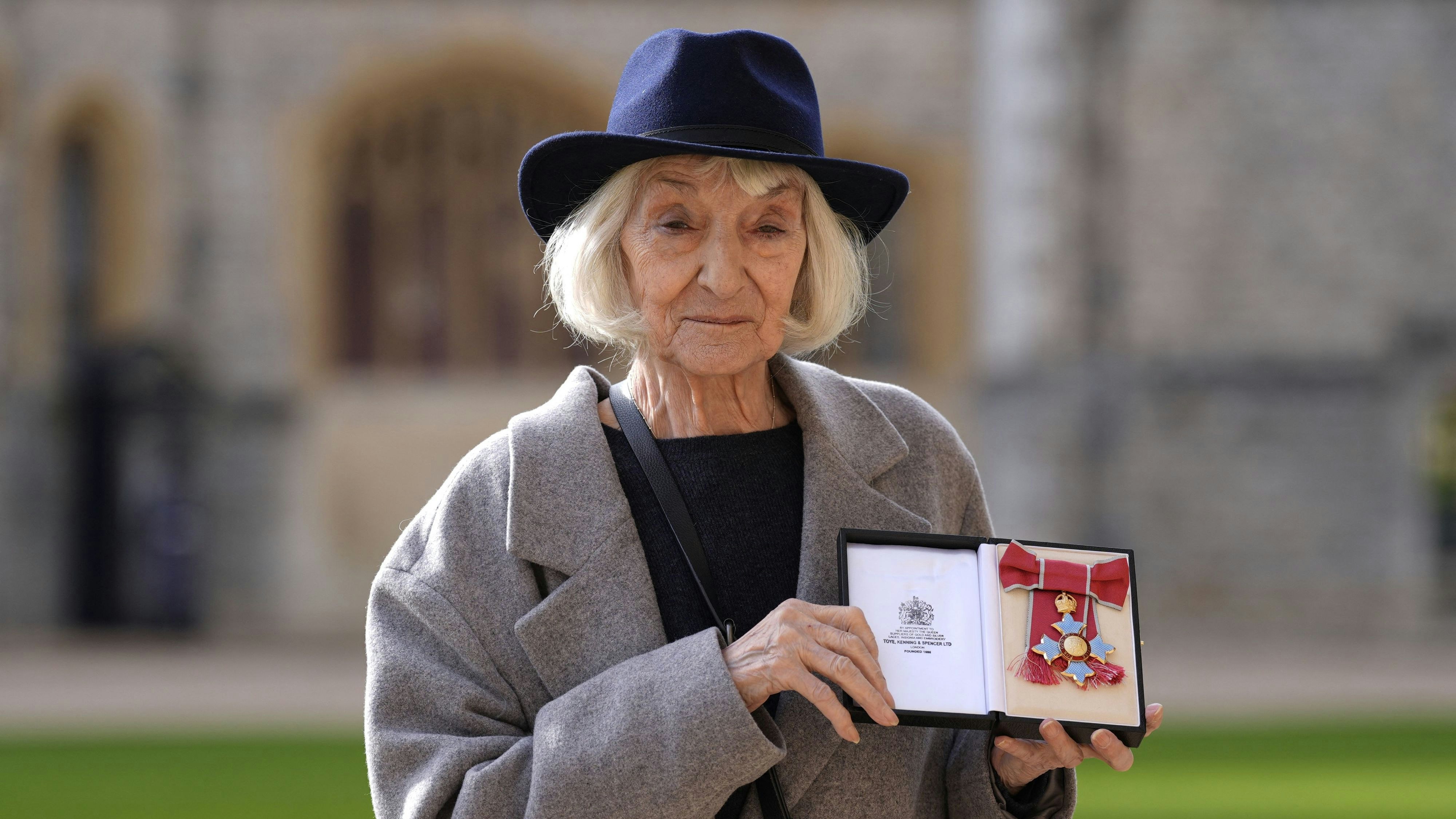 Die britische Schauspielerin Jane Lapotaire wurde 2026 zum Commander of the Order of the British Empire (CBE) ernannt. 