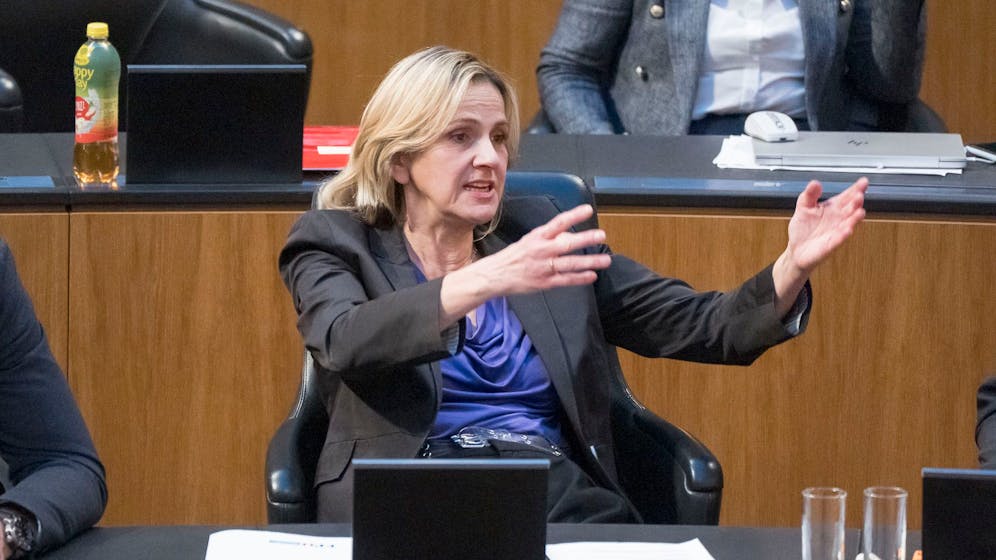 FPÖ-Sozialsprecherin Dagmar Belakowitsch findet kein Gefallen am