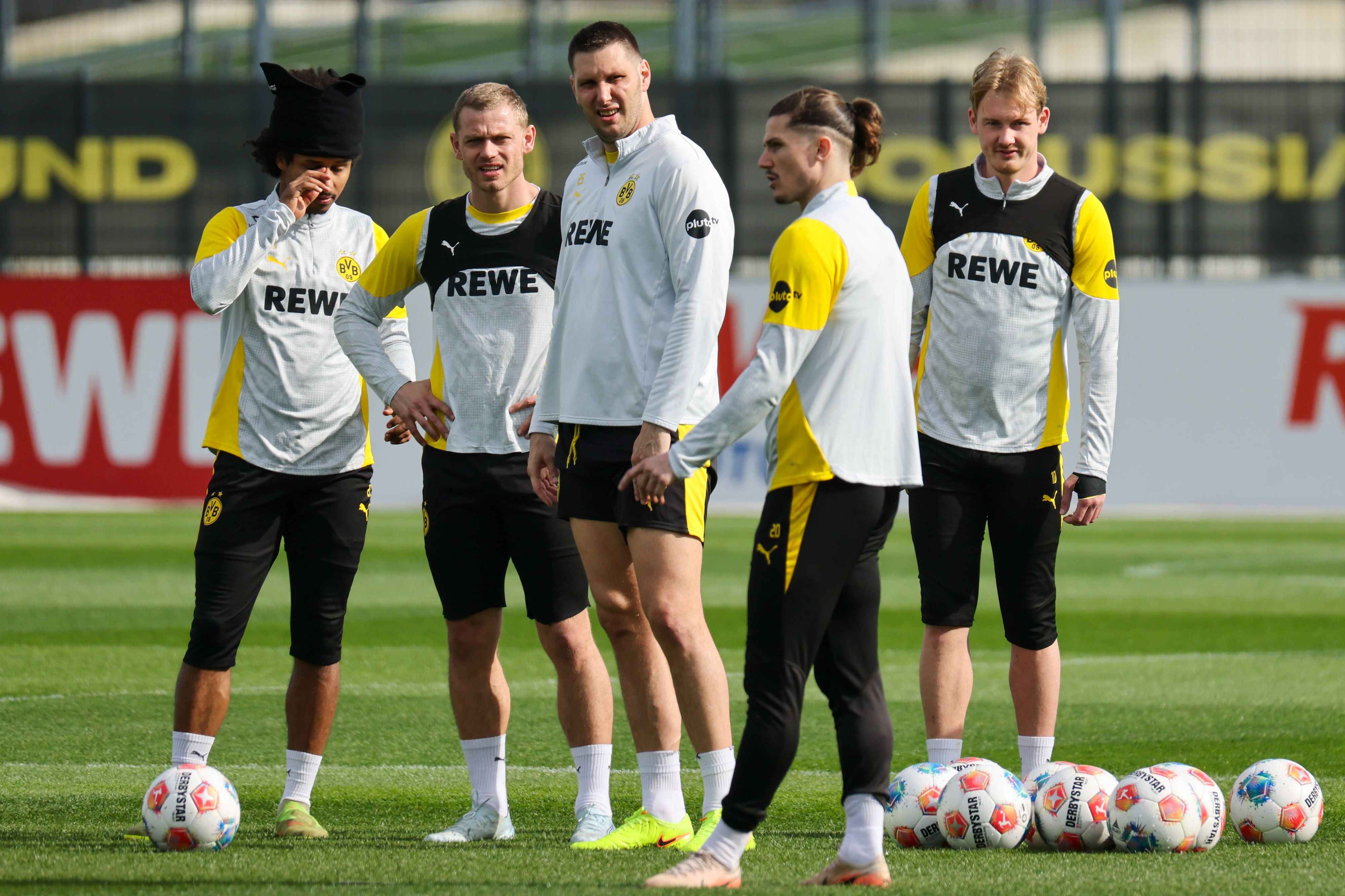 Marcel Sabitzer und seine Teamkollegen beim Training.  
