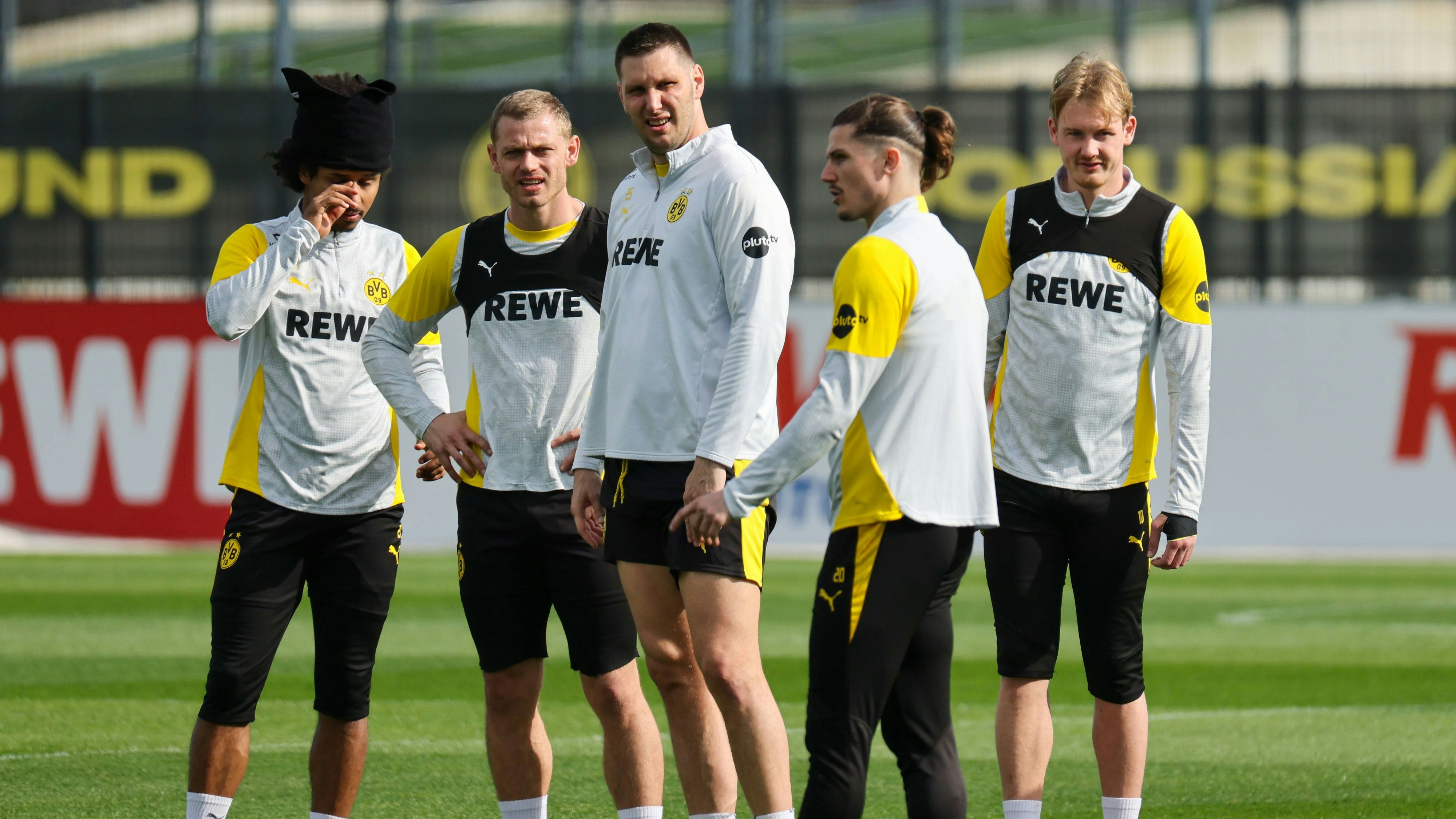 Marcel Sabitzer und seine Teamkollegen beim Training.  