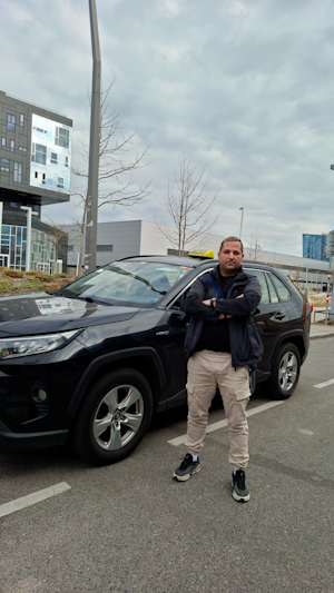 Taxi-Kontrolle Wien: Nach nächtlicher Polizeikontrolle muss ein Uber-Fahrer 260 Euro Strafe zahlen. Streit um Taxameter und Gurtpflicht.