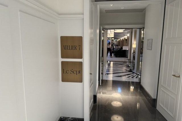 Das großzügige Tor zum "Atelier 7 &amp; Le Sept"