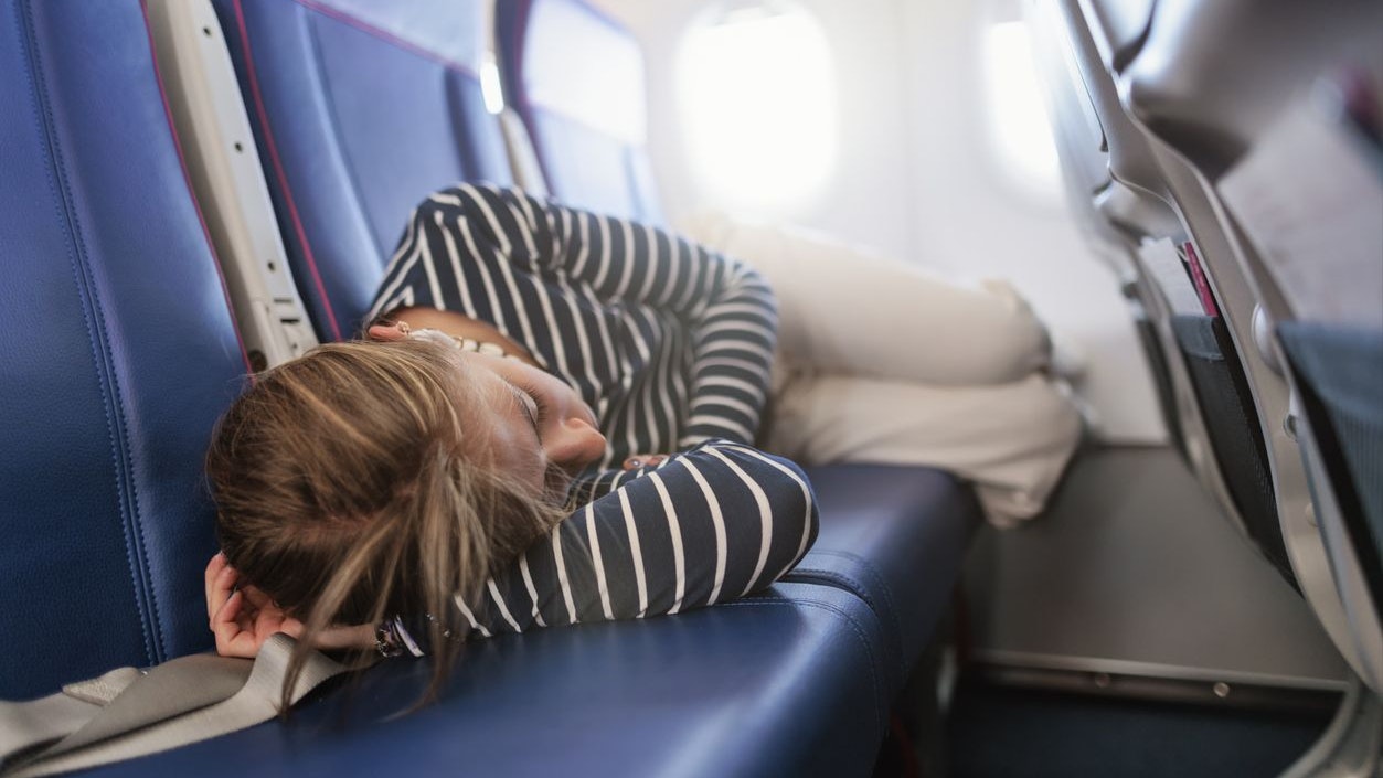Heute.at - Schlafen im Flugzeug – Dieser Platz ist der beste