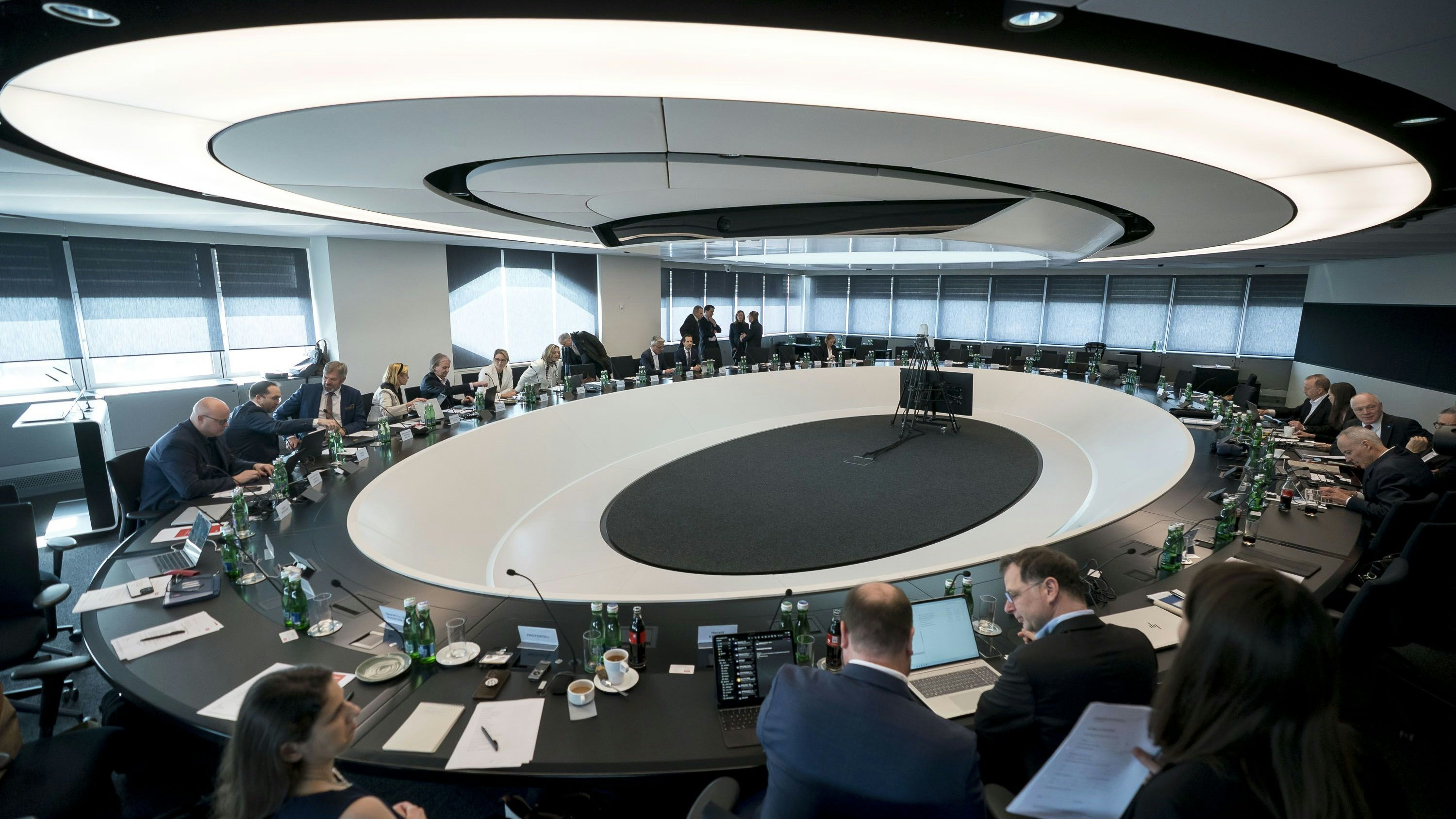 Im UFO am Küniglberg ging es bei der Stiftungsrats-Sitzung ziemlich außerirdisch zu