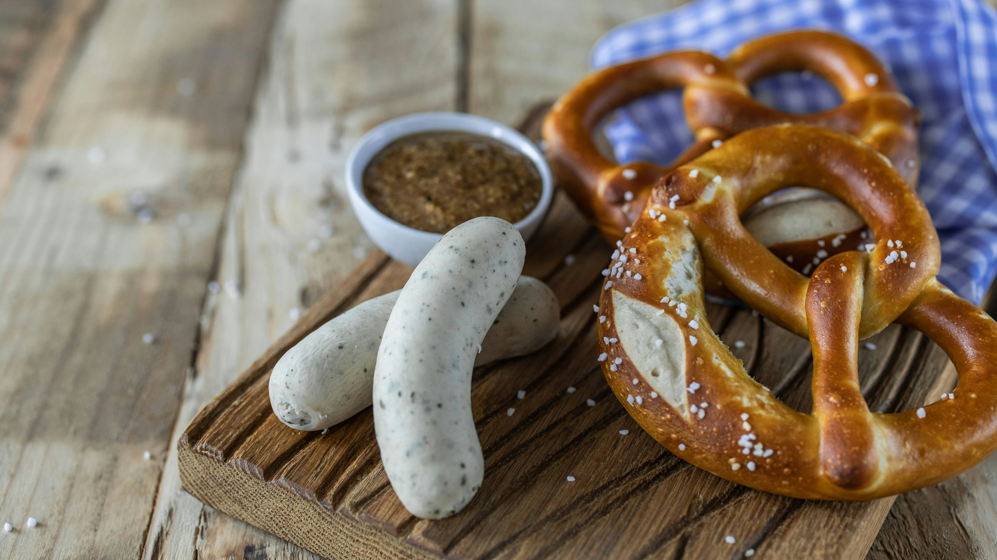 Für das Foto einer Weißwurst musste ein Tennisverein ordentlich blechen.