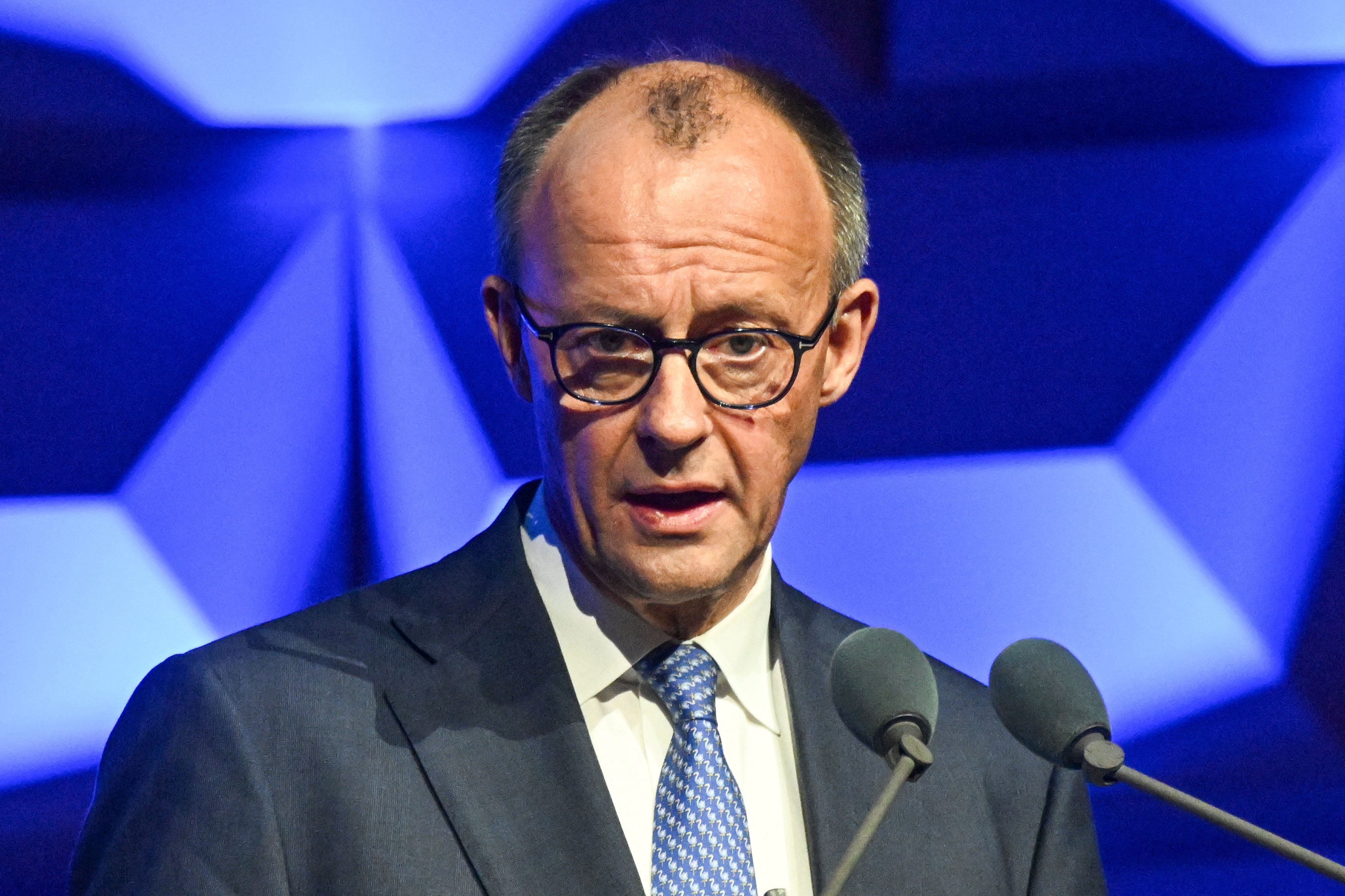 Der deutsche Bundeskanzler Friedrich Merz fordert ein EU-weites Einreiseverbot für russische Soldaten.