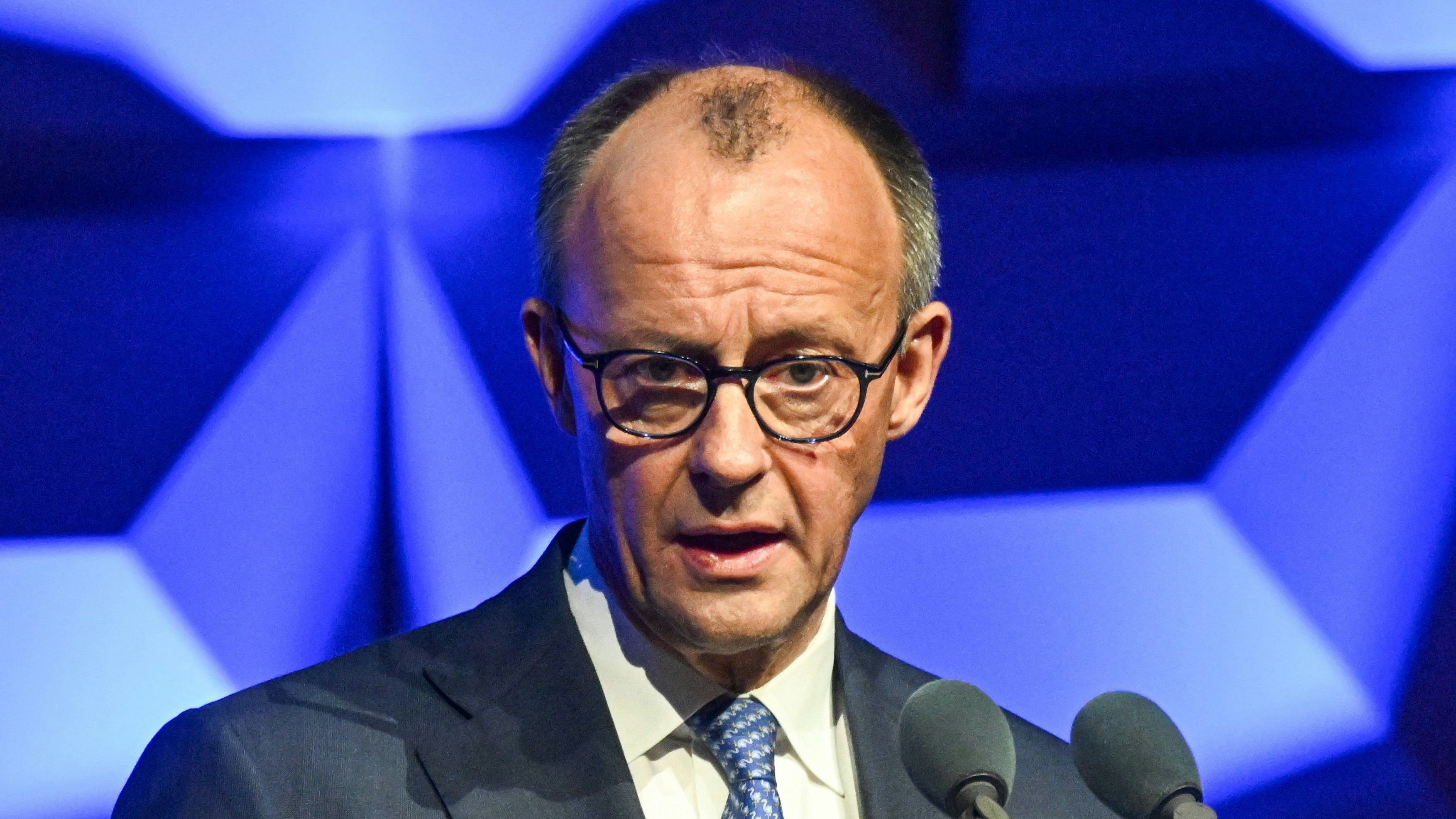 Der deutsche Bundeskanzler Friedrich Merz fordert ein EU-weites Einreiseverbot für russische Soldaten.