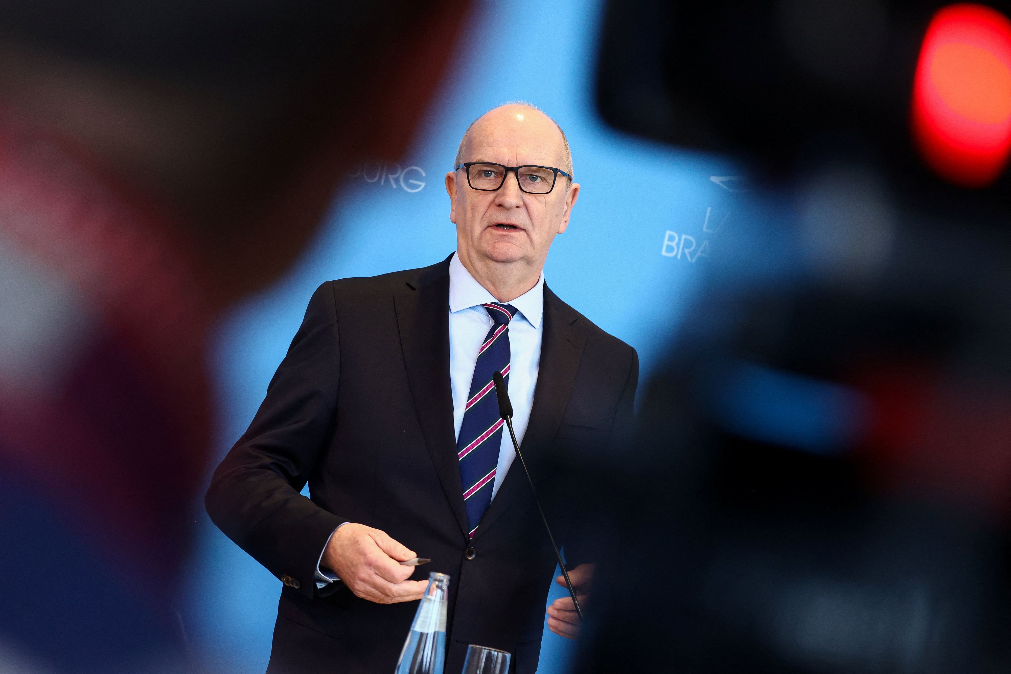 Damit kann die rot-schwarze Regierung unter Ministerpräsident Dietmar Woidke (SPD) ihre Arbeit aufnehmen.