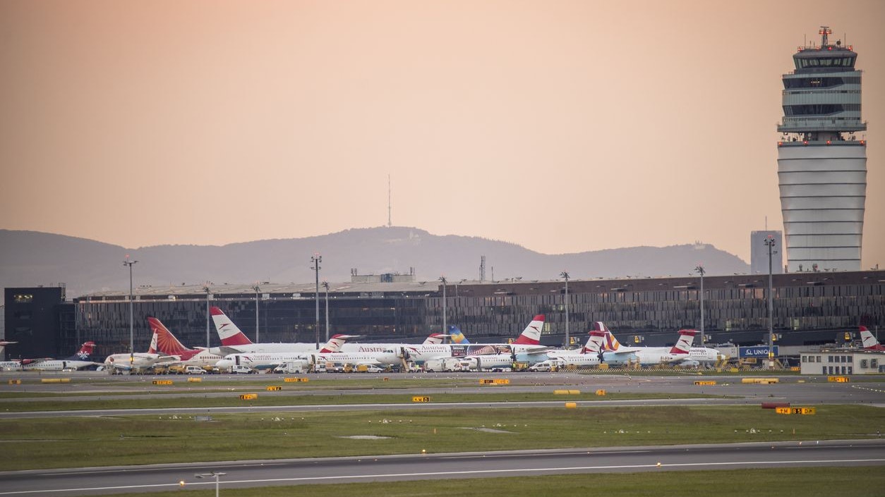Am Flughafen Wien entdeckten Polizisten zwei Koffer mit 32 Kilogramm Cannabis. (Symbolbild)