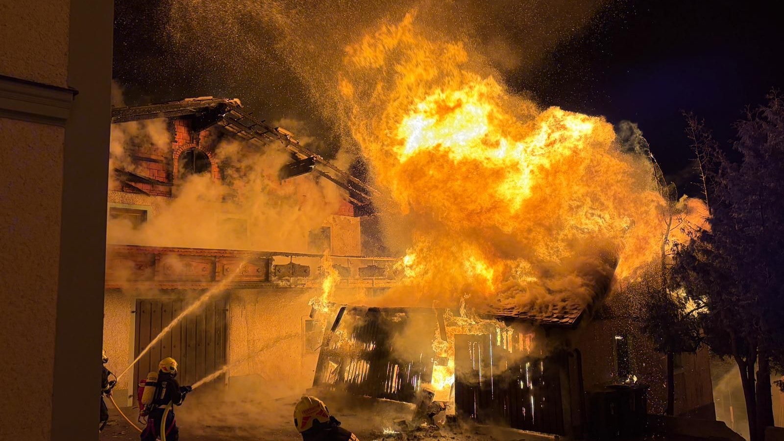 Heute.at - B3-Brandalarm! 147 im Ortszentrum Strengberg im Einsatz