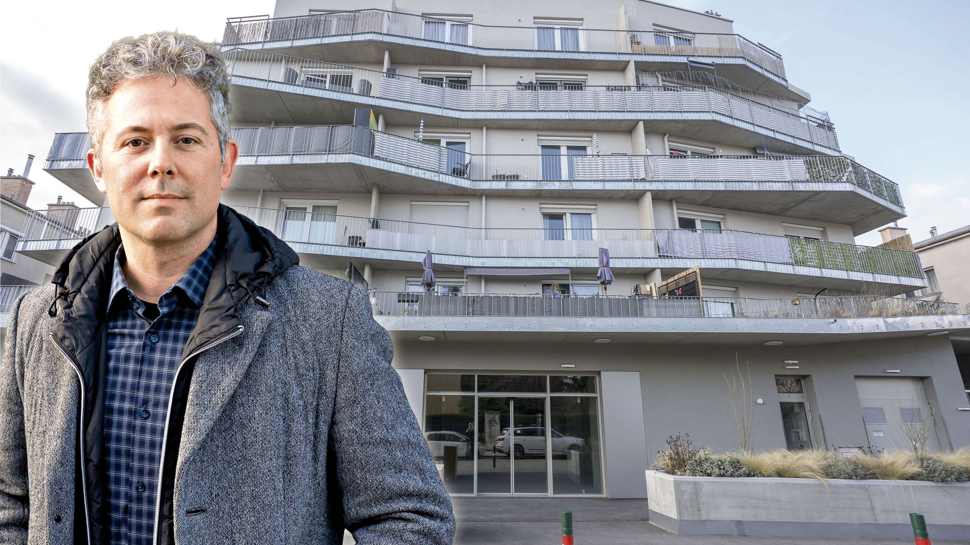 Anwohner Mathias S. steht vor der lange angekündigten Supermarkt-Filiale.