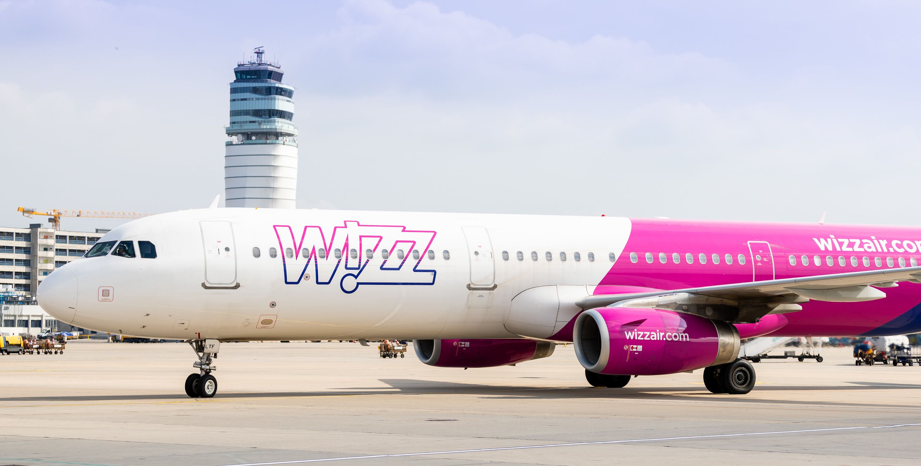 Wizz Air 321neo in Wien: Billigairline zieht ab.
