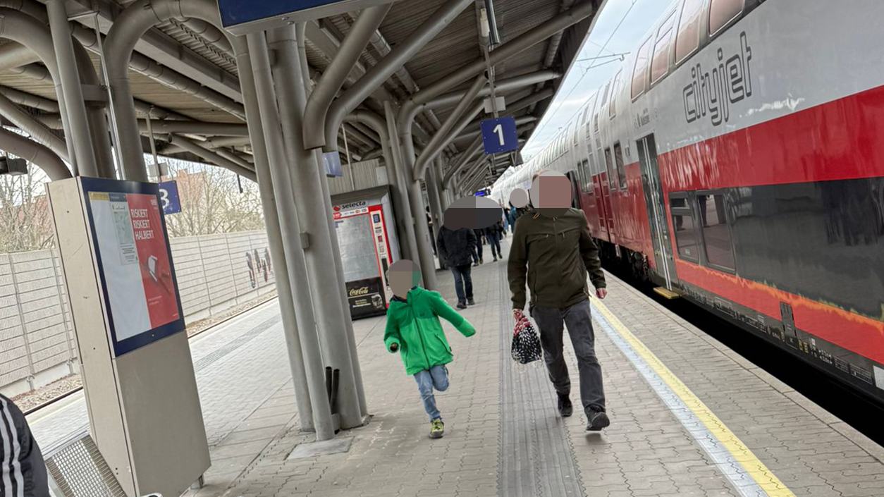 Heute.at - Ausfälle! Fahrgäste kämpfen mit S-Bahn-Chaos in Wien