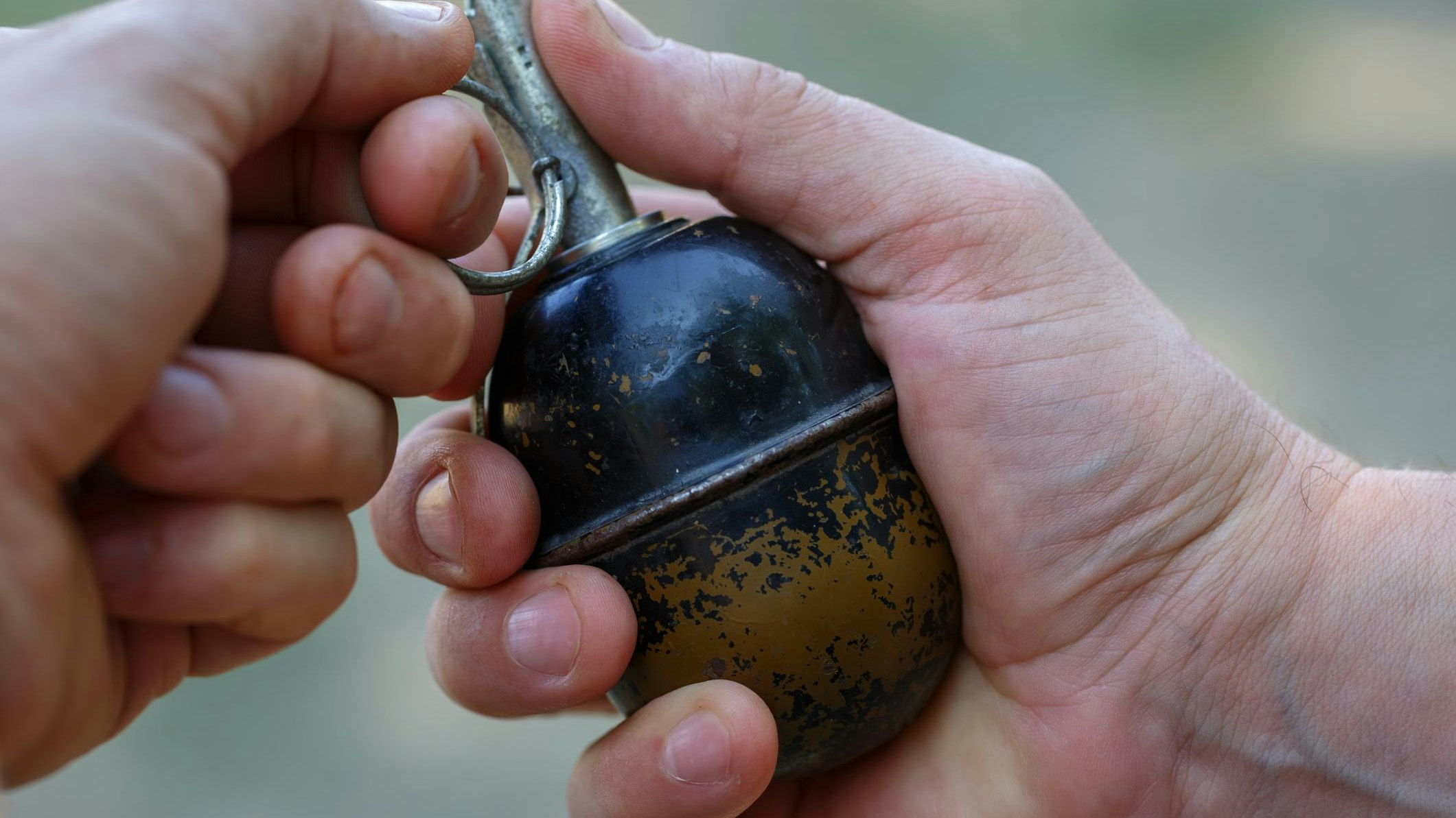 Der 45-Jährige entdeckte die Übungsgranate in einer Kiste im Müllraum. (Symbolbild)