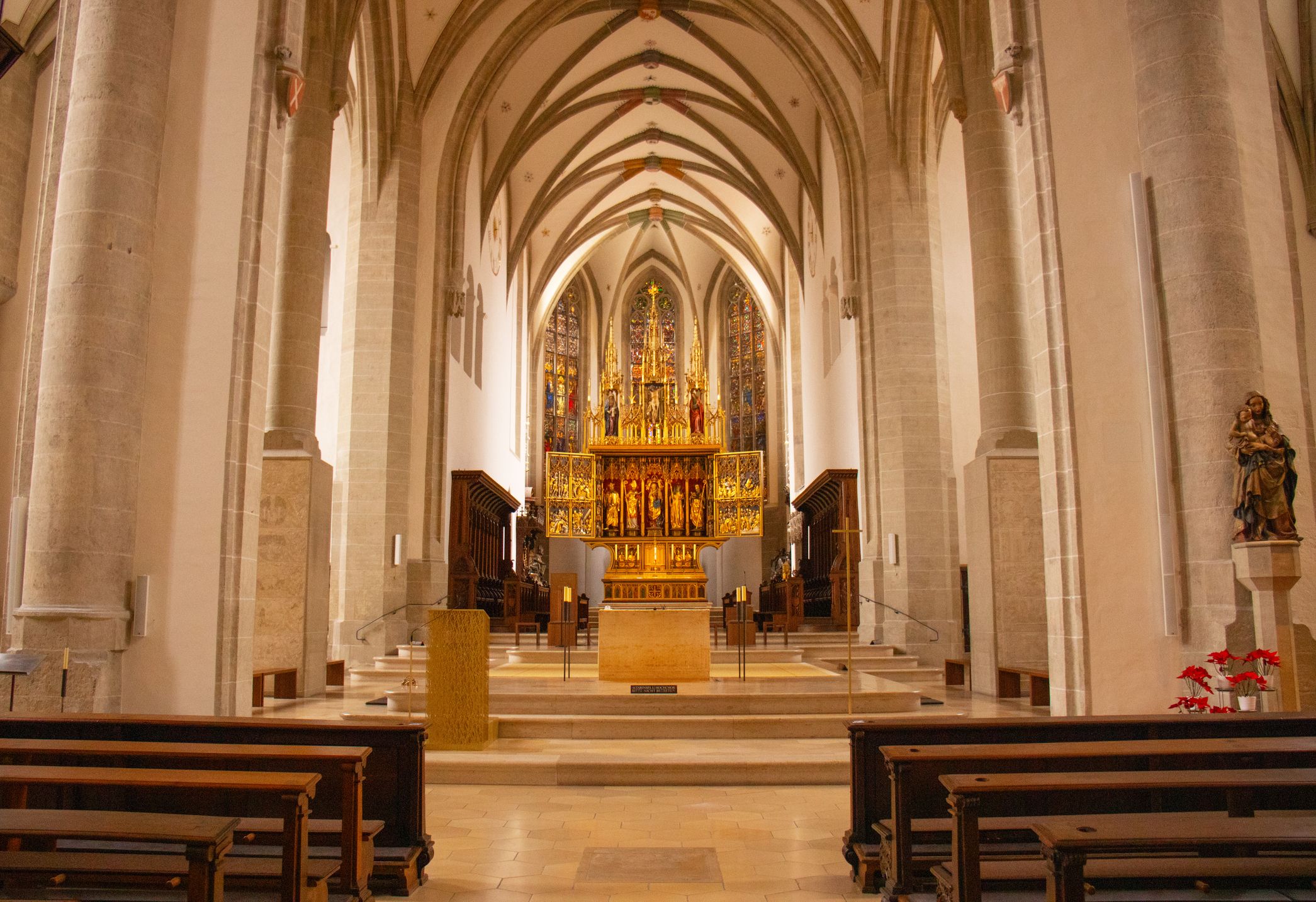 Der Innenraum der Pfarrkirche Absam wurde massiv beschädigt.