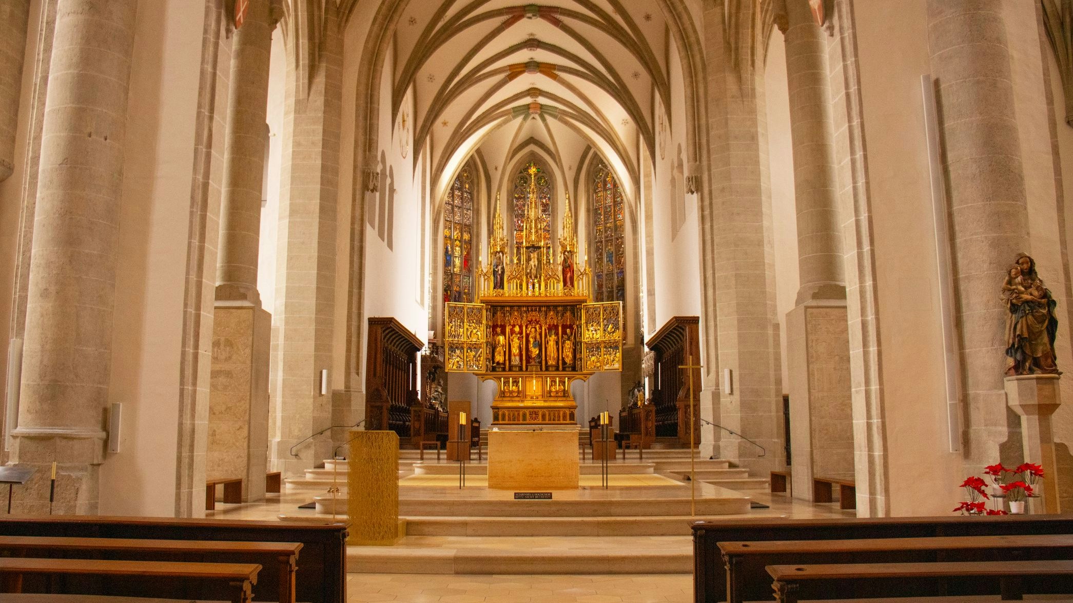 Der Innenraum der Pfarrkirche Absam wurde massiv beschädigt.