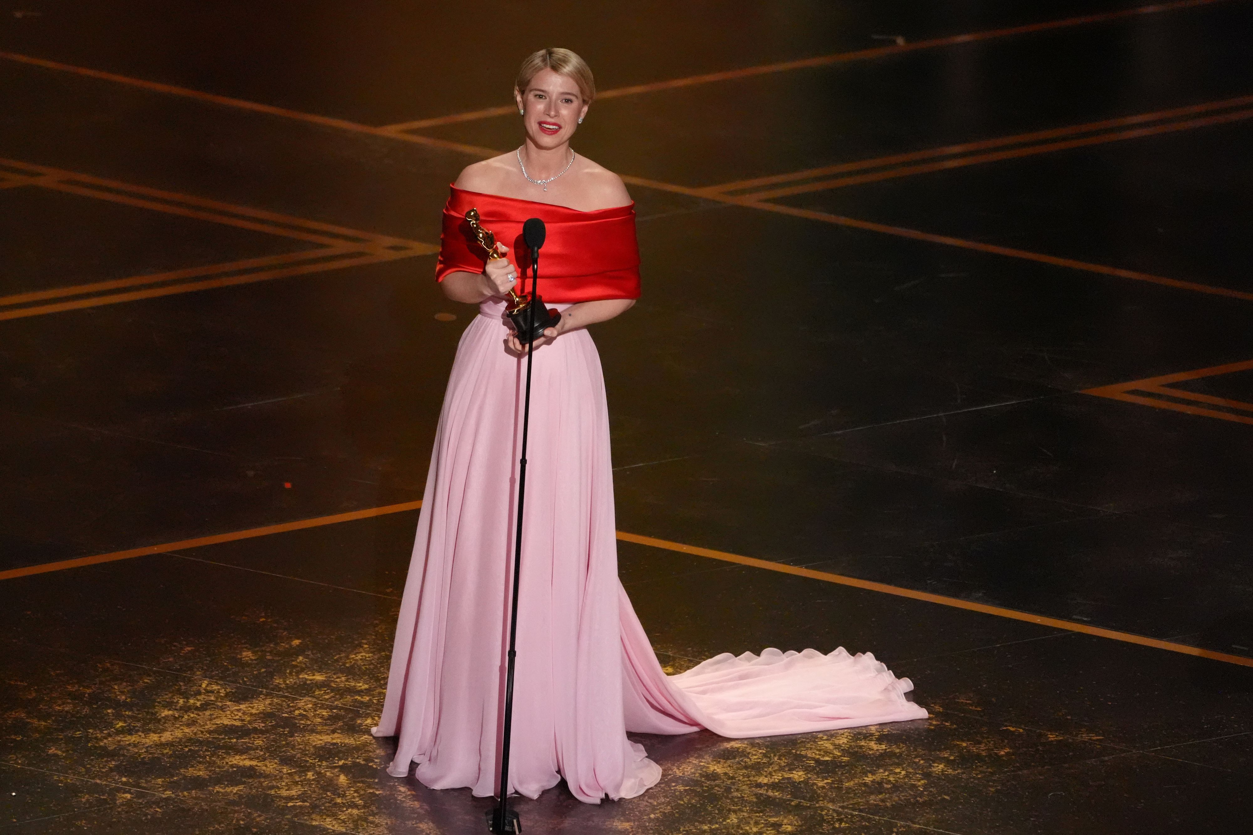 Jessie Buckley bekommt einen Goldjungen für 