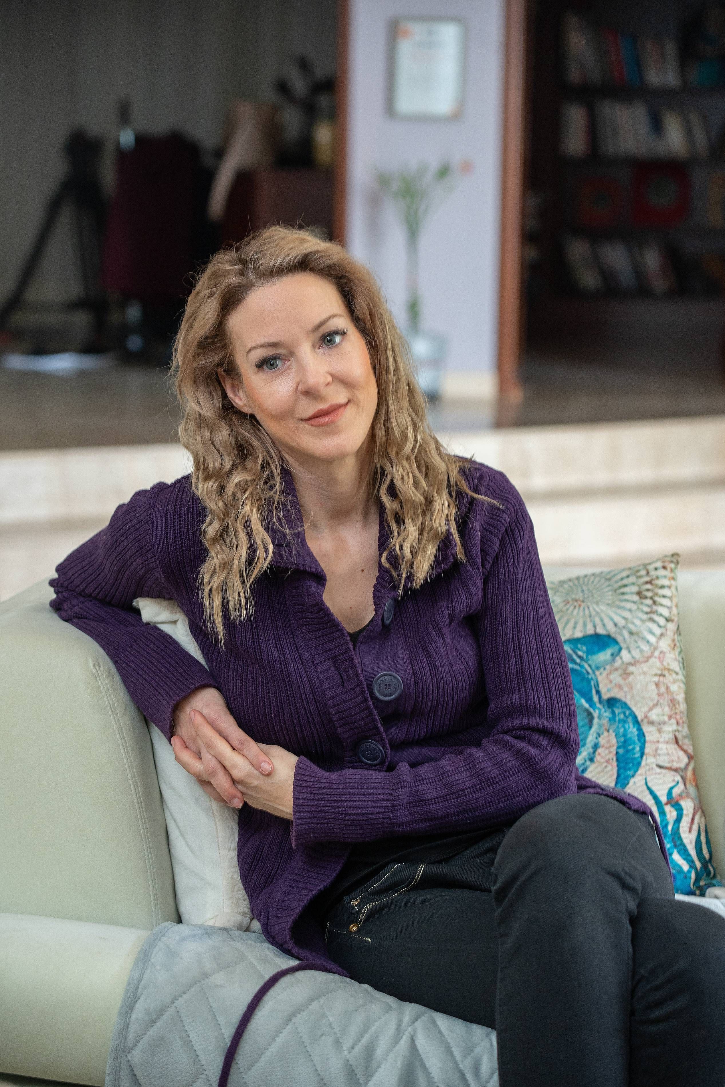 Simone Lugner packt bei einer Social Media Challenge aus.