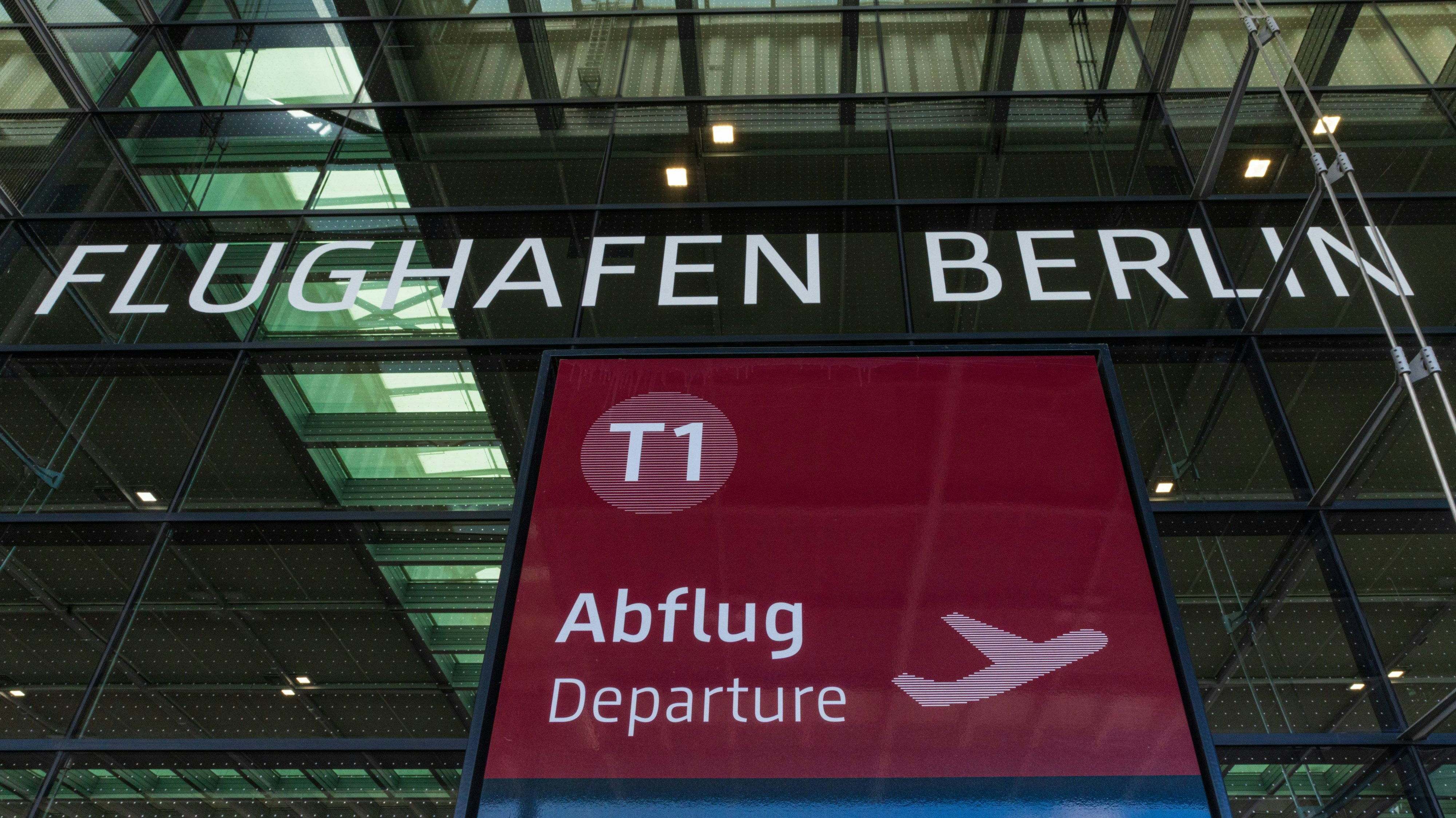 Heute.at - Keine Flüge! Streik legt Berliner Flughafen total lahm