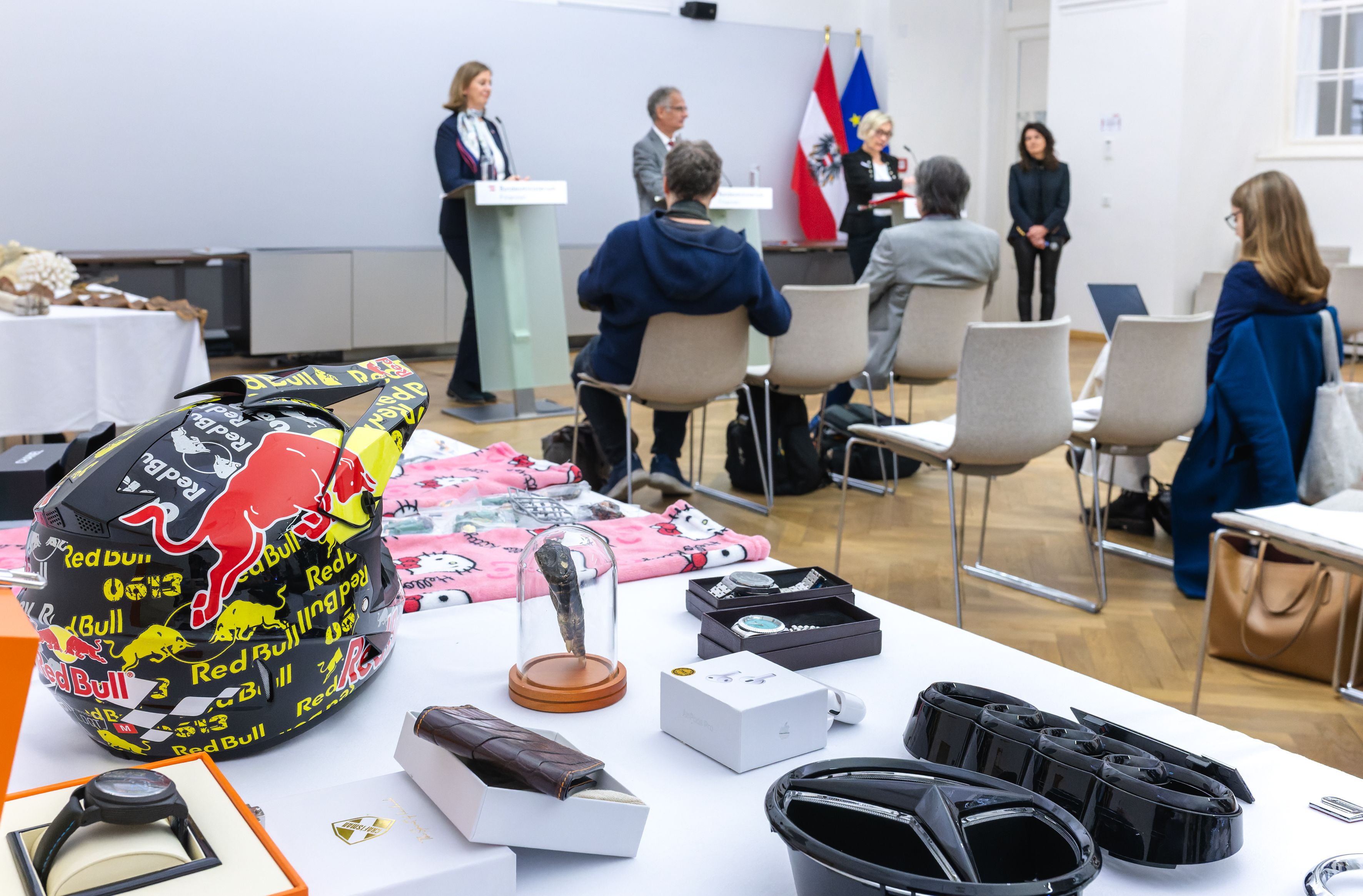 Heute.at - Badeenten, Potenzmittel & Co. – Zollamt zieht Bilanz