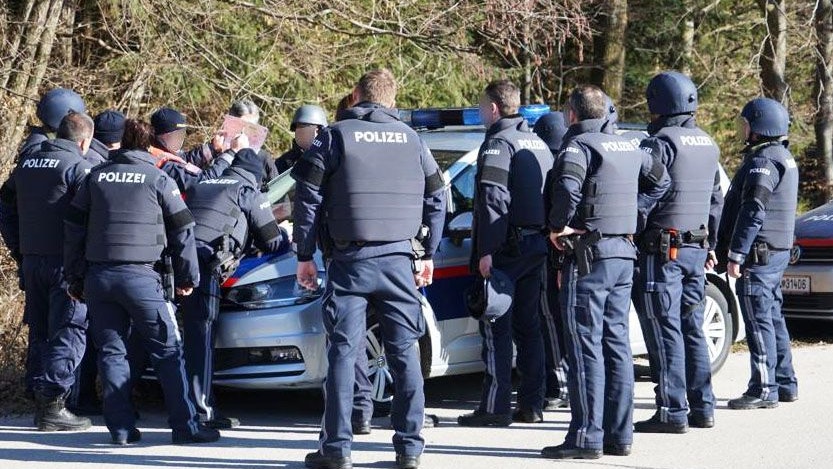 Heute.at - Bankraub! Polizei sucht nach bewaffnetem Täter