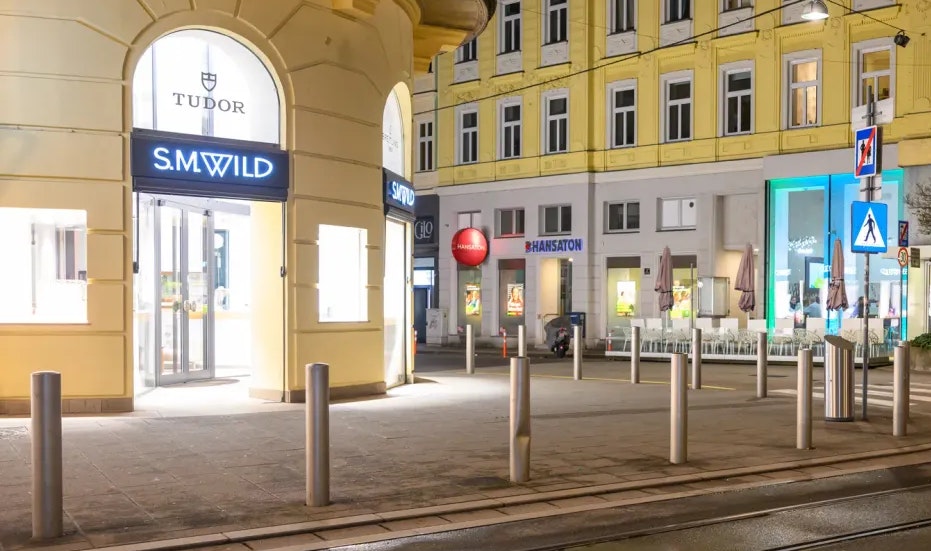 Vor diesem Geschäft wurde das schwer verletzte Opfer (26) noch reanimiert.