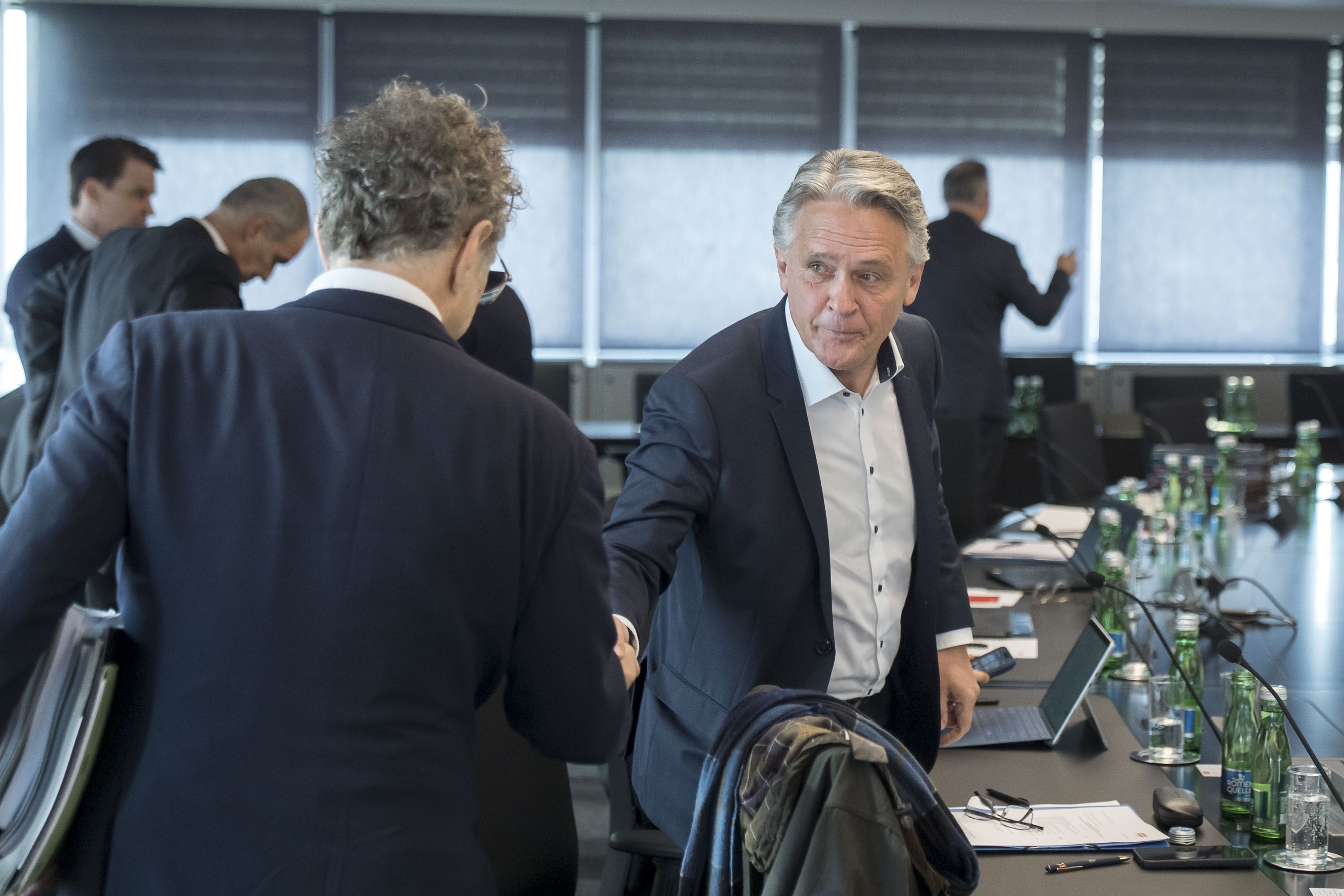 Peter Westenthaler attackiert Heinz Lederer, den Vorsitzenden des Gremiums, scharf.