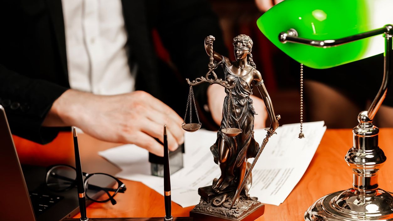 Der Angeklagte wurde zu einer langjährigen Haftstrafe verurteilt.