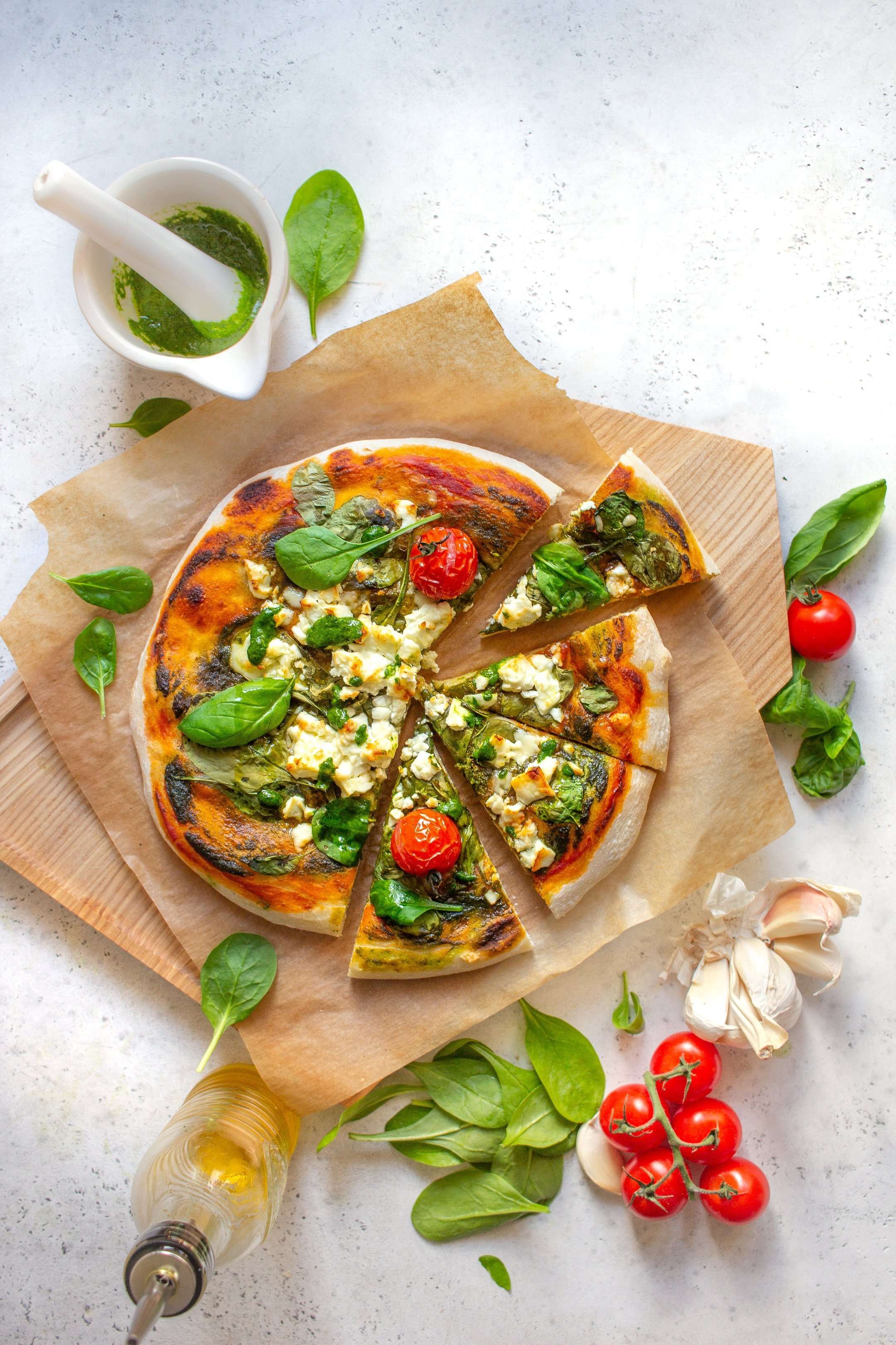Für einen Hauch von Frische sorgt ie Pizza Verdure, die mit einem Spinat-Pesto als grüner Blickfang überzeugt.