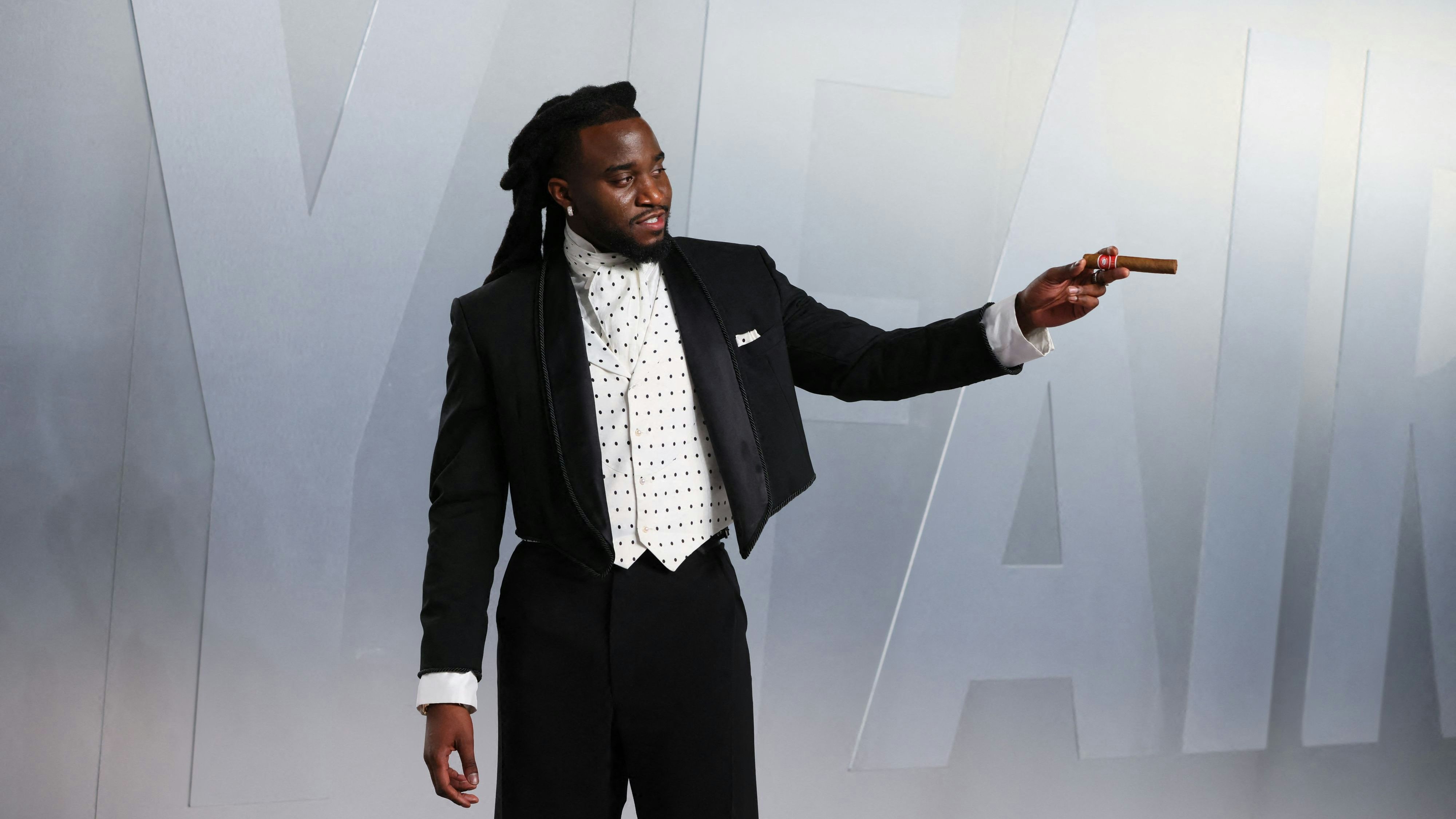 US-Musiker Shaboozey tauchte bei der Oscar-Afterparty mit Polka Dot-Hemd auf.