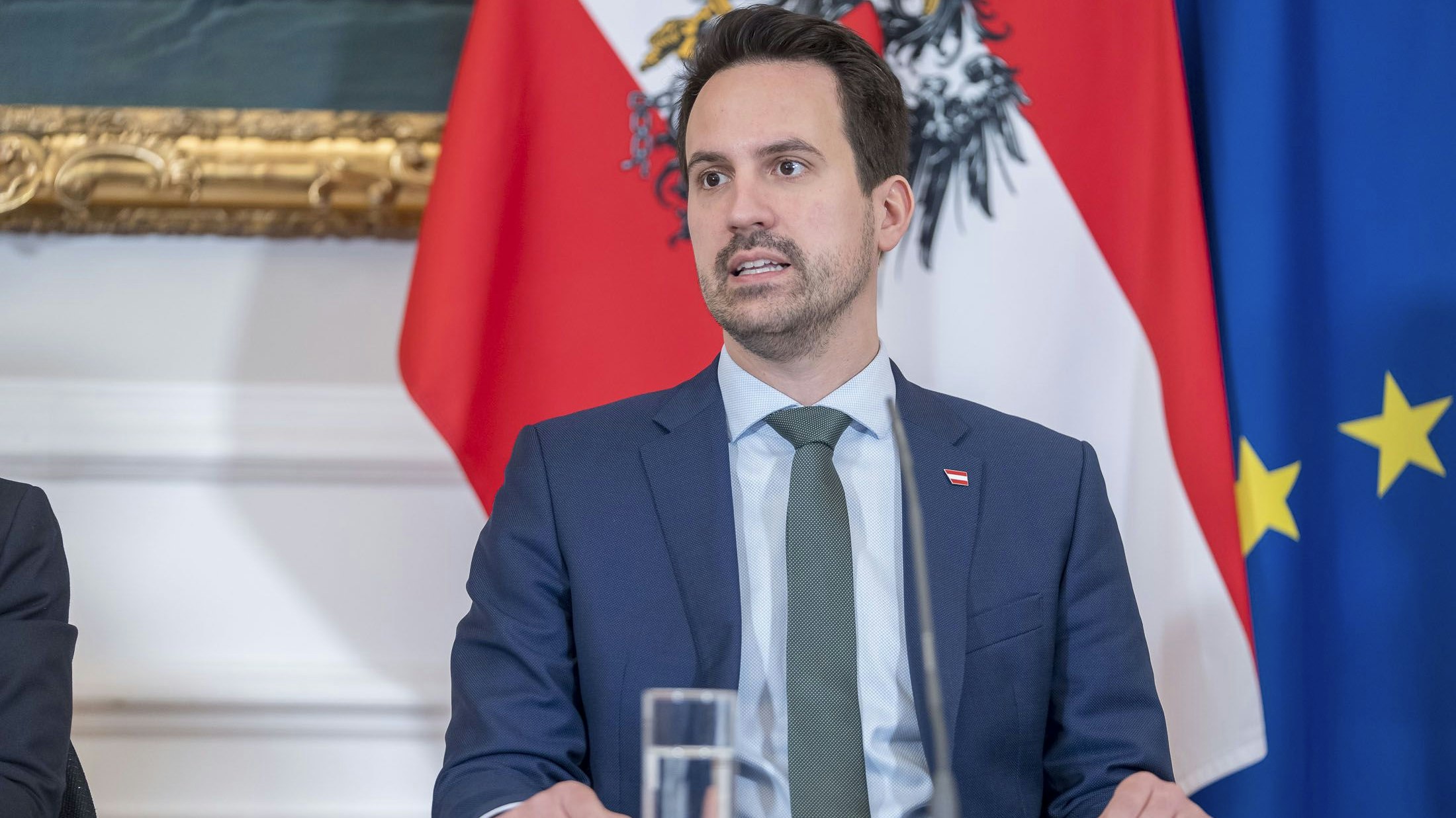 Bildungsminister Christoph Wiederkehr will das Schulsystem in Österreich auf Vordermann bringen. 