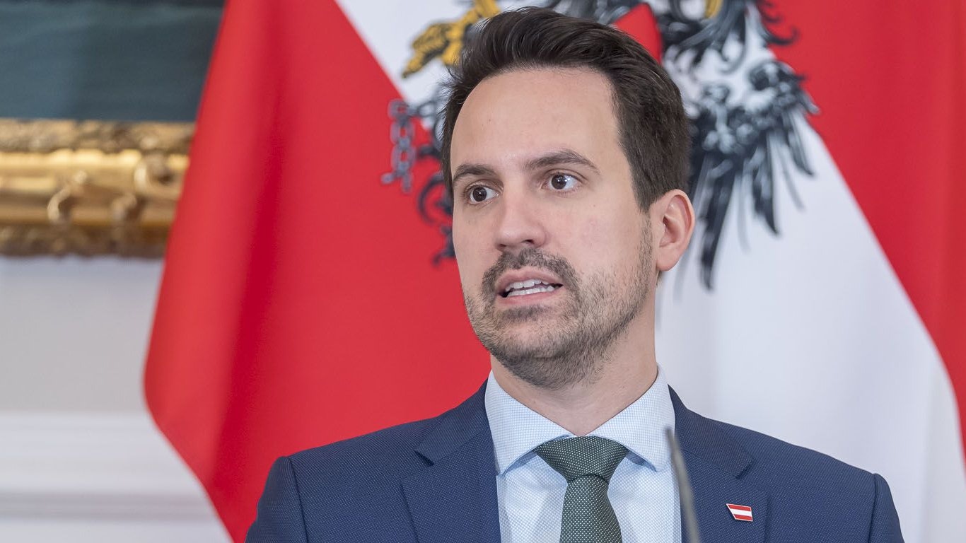 Bildungsminister Christoph Wiederkehr will das Schulsystem in Österreich auf Vordermann bringen. 