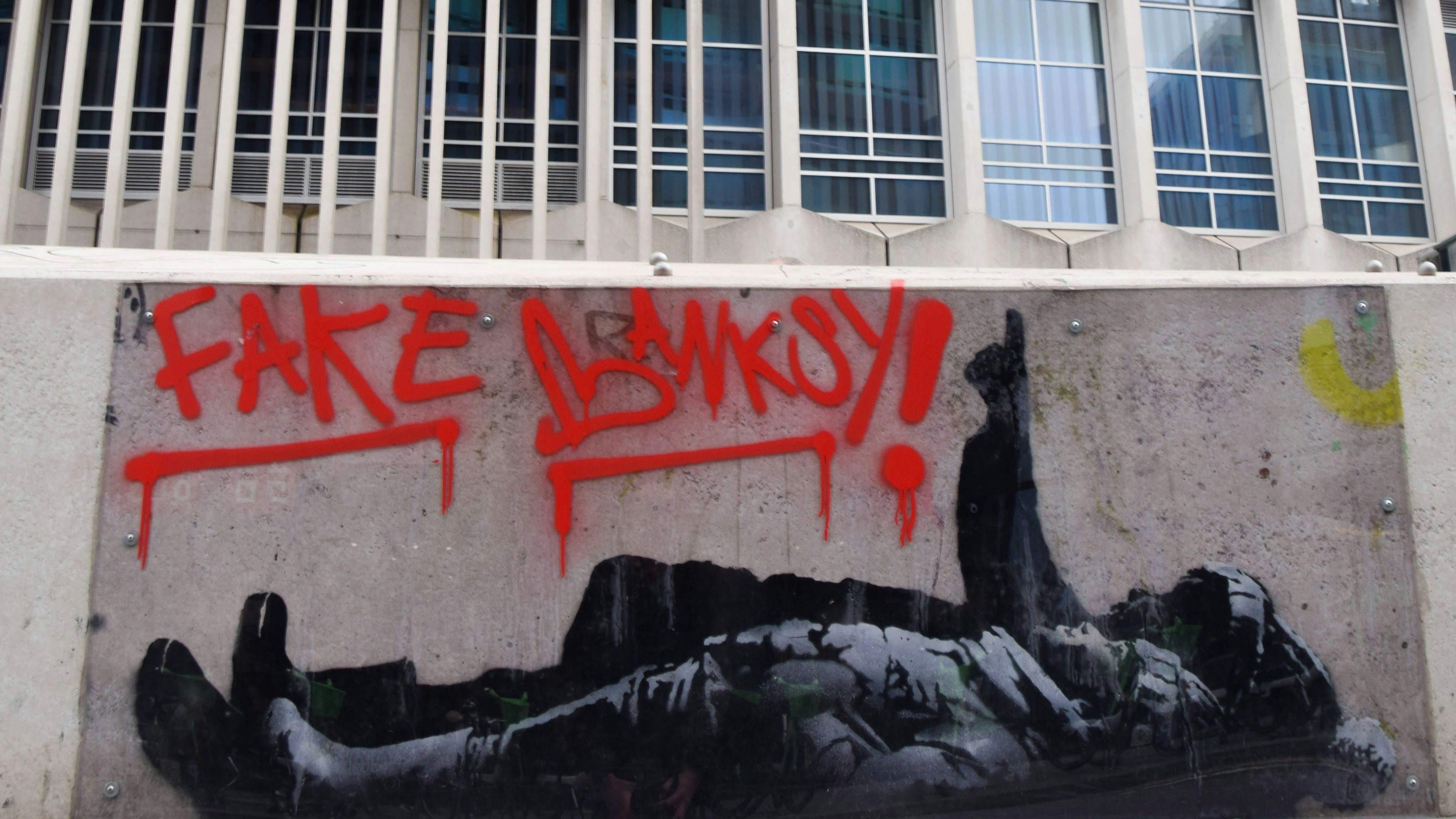 Banksy ist ein anonymer Street- und Graffiti-Künstler aus Großbritannien, bekannt für politische und gesellschaftskritische Schablonenwerke.