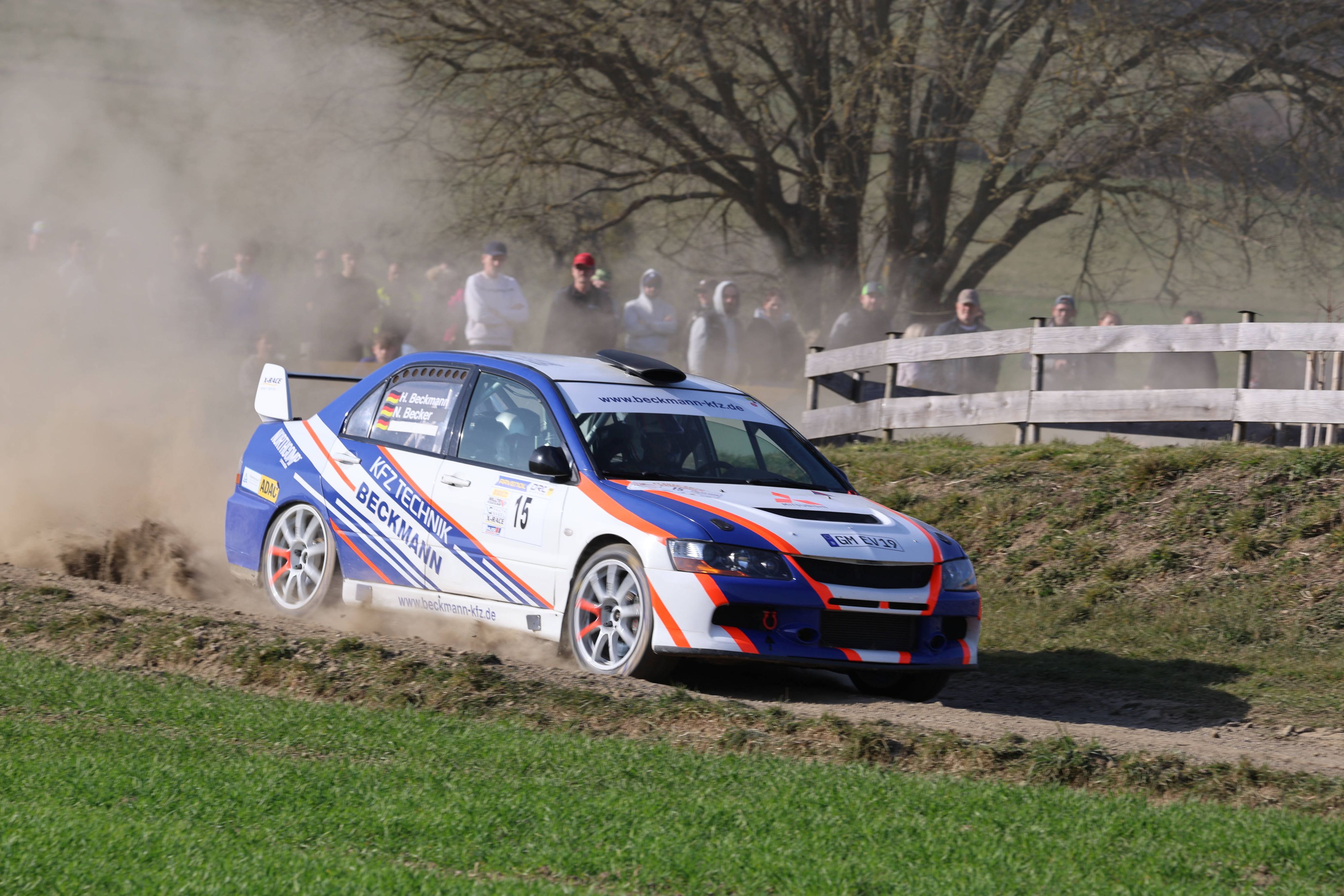 Nur wenige Tage vor dem tödlichen Unfall hatte Nina Becker mit anderem Fahrer an der 47. ADAC Rallye Kempenich, Rheinland-Pfalz, teilgenommen. Dort entstand dieses Bild.