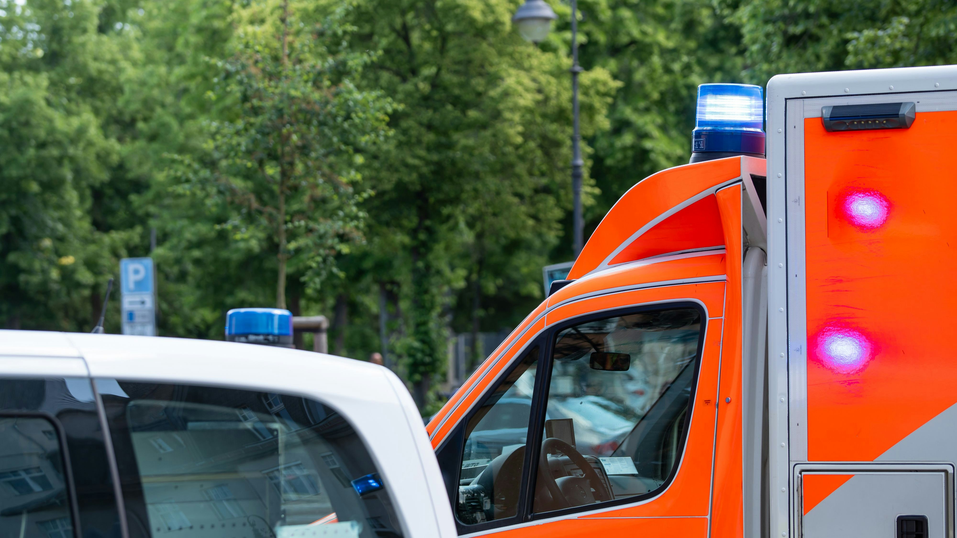 Heute.at - Auto kracht in Kindergruppe – Mädchen schwer verletzt