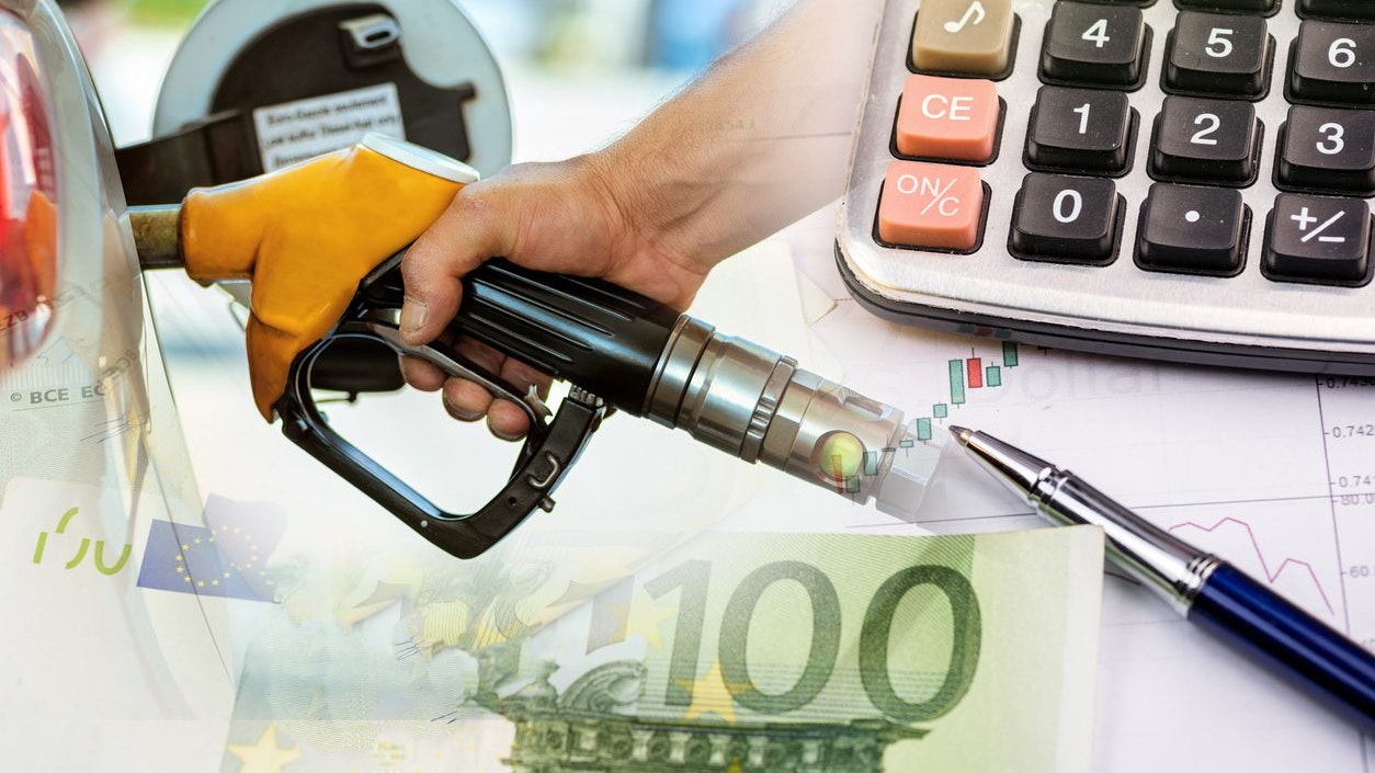 Heute.at - Tank-Irrsinn! Autofahrer zahlen jetzt bis zu 353 € mehr