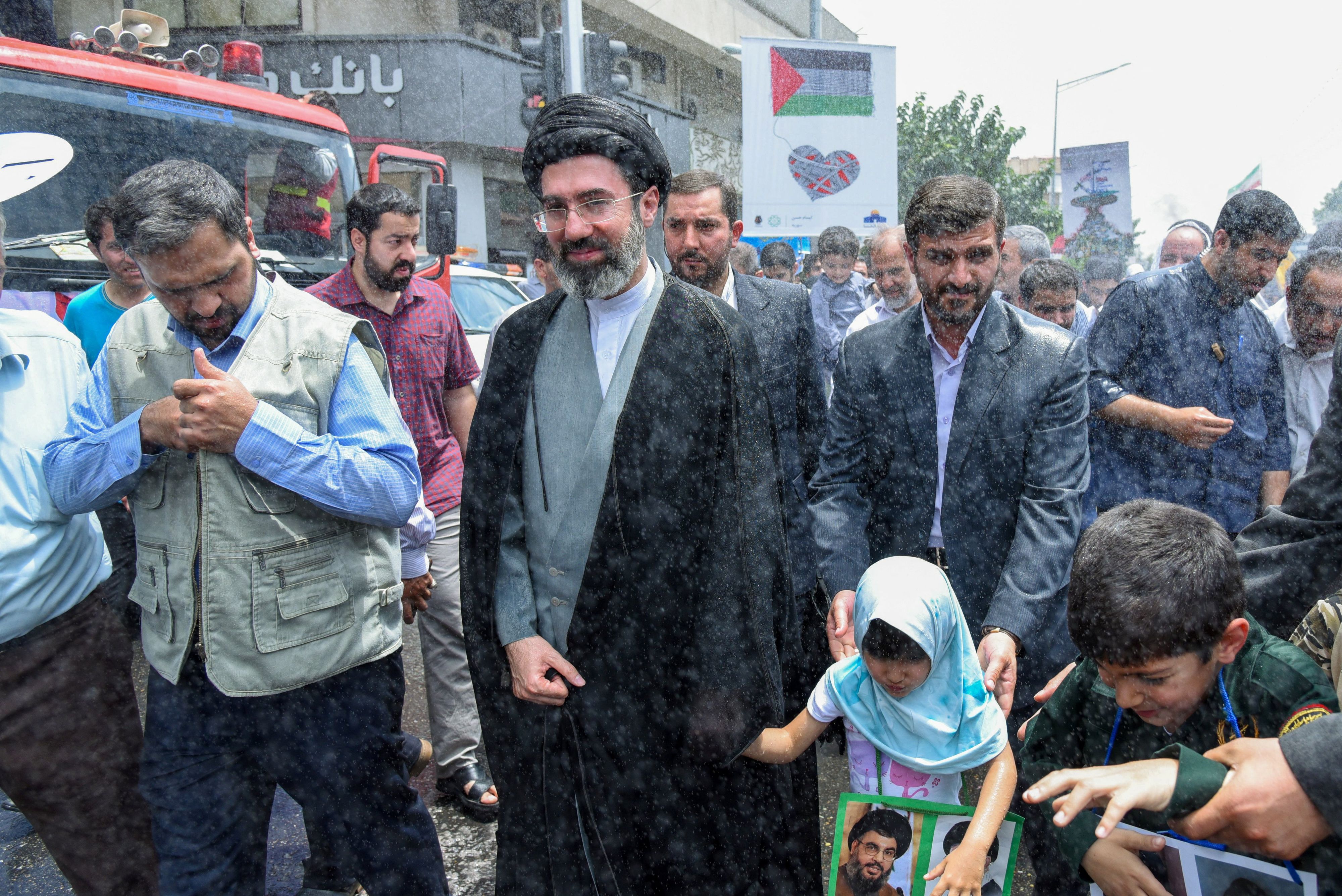 Modschtaba Chamenei überlebte den Luftangriff auf den Palast nur durch puren Zufall.