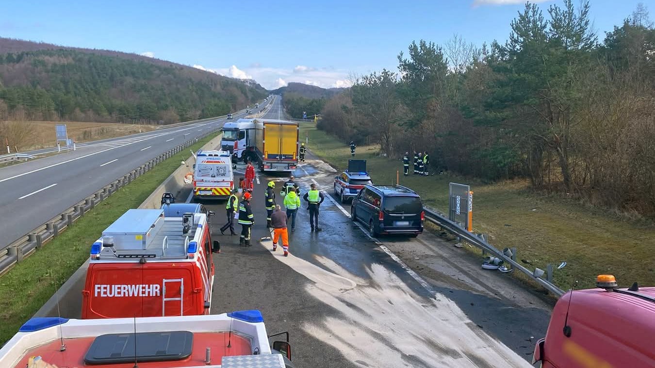 Heute.at - Lkw-Unfall auf der A21 – massive Verzögerungen