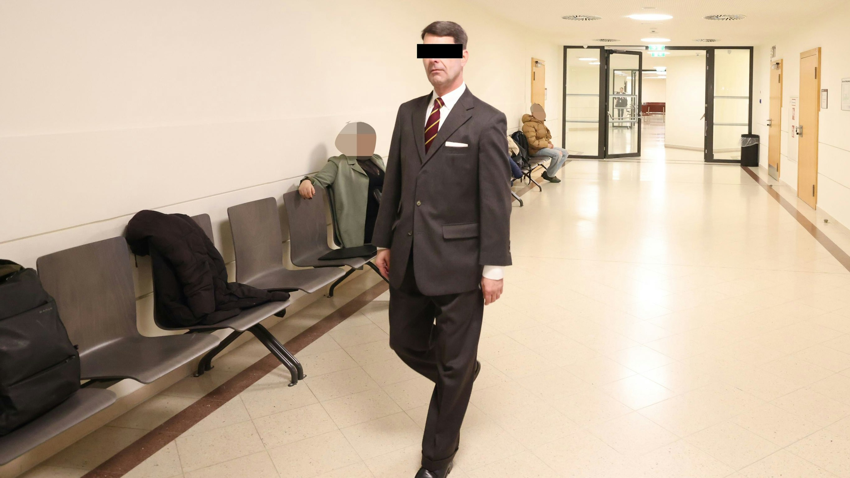 Heute.at - Krimi um Nervengift-Rezept: Top-Diplomat vor Gericht