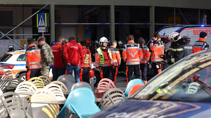 Dutzende Helfer standen Dienstagnachmittag im Einsatz.