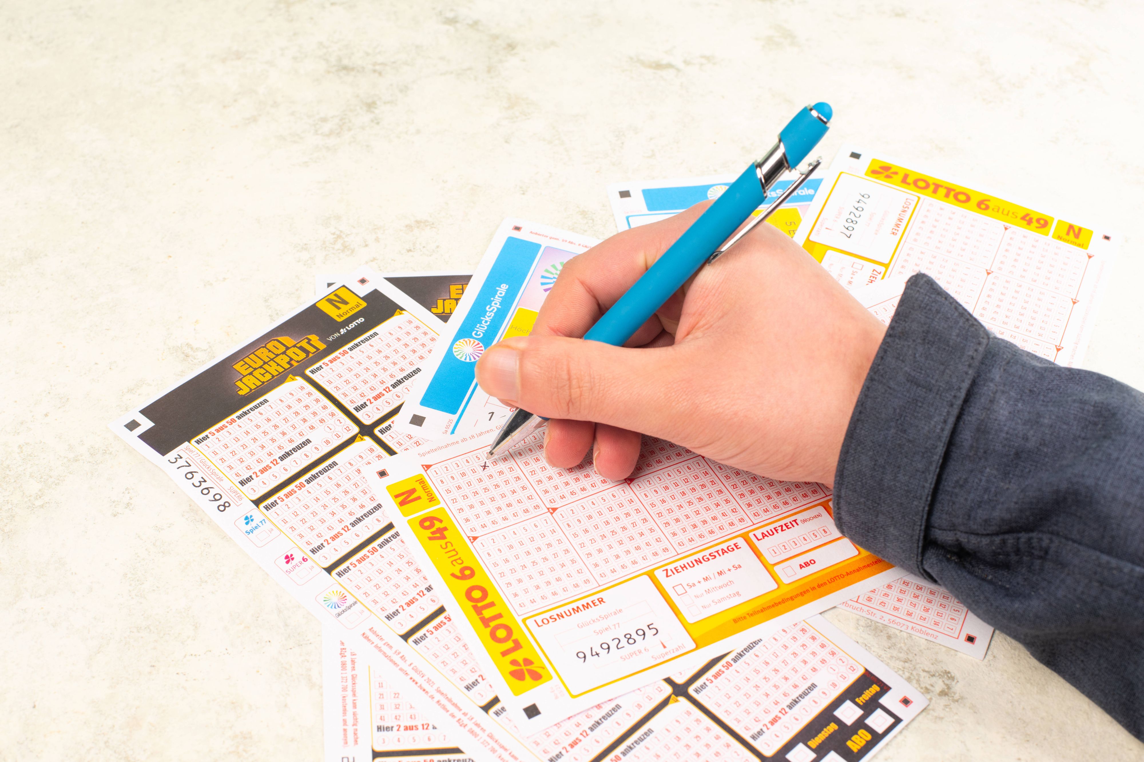 Der Feuerwehrmann tippte die richtigen Zahlen und gewann.