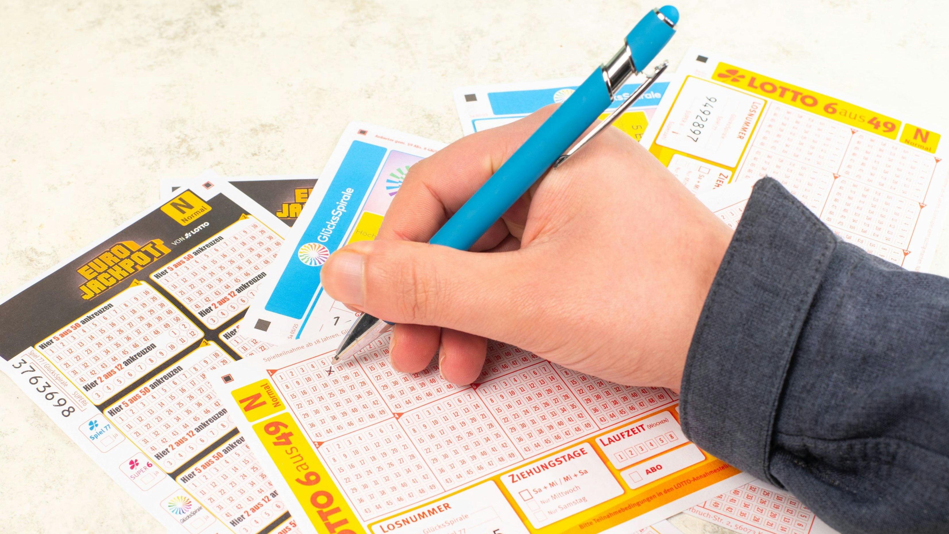 Heute.at - Mann räumt mit Geburtszahlen von Schwiegermama ab