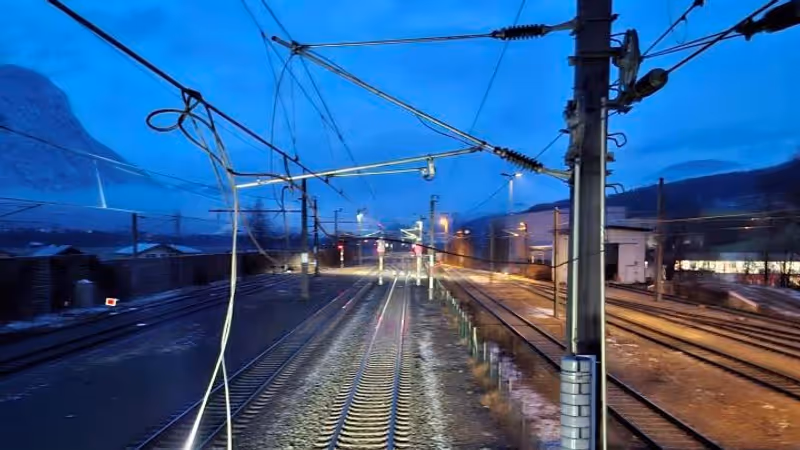 Ein Oberleitungsschaden legte die Weststrecke zwischen Kufstein und Wörgl lahm.